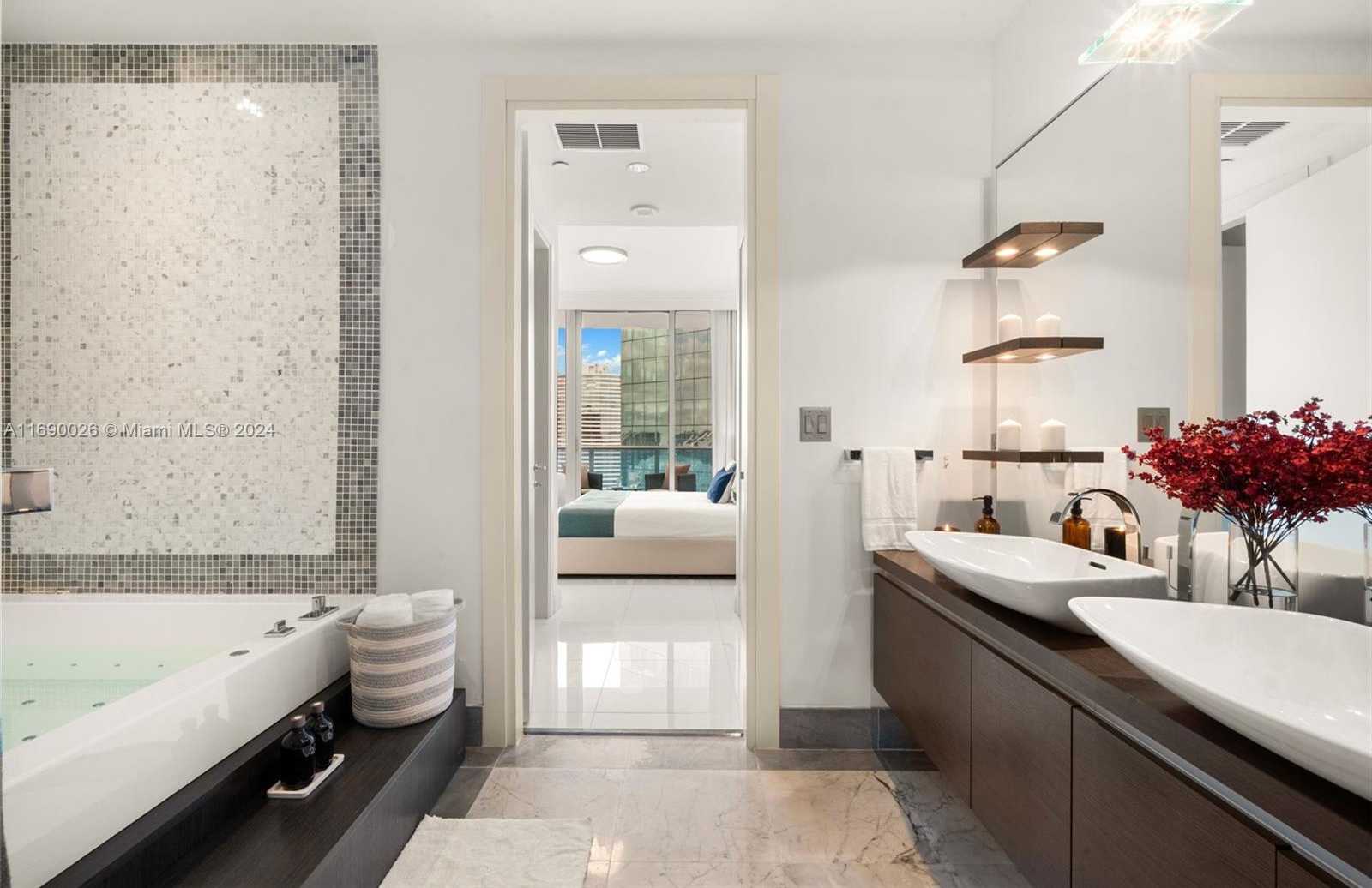 Small Image of 200 BISCAYNE BOULEVARD WAY #5009, Miami Number 18