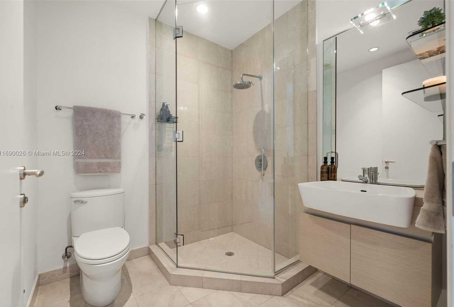 Small Image of 200 BISCAYNE BOULEVARD WAY #5009, Miami Number 25