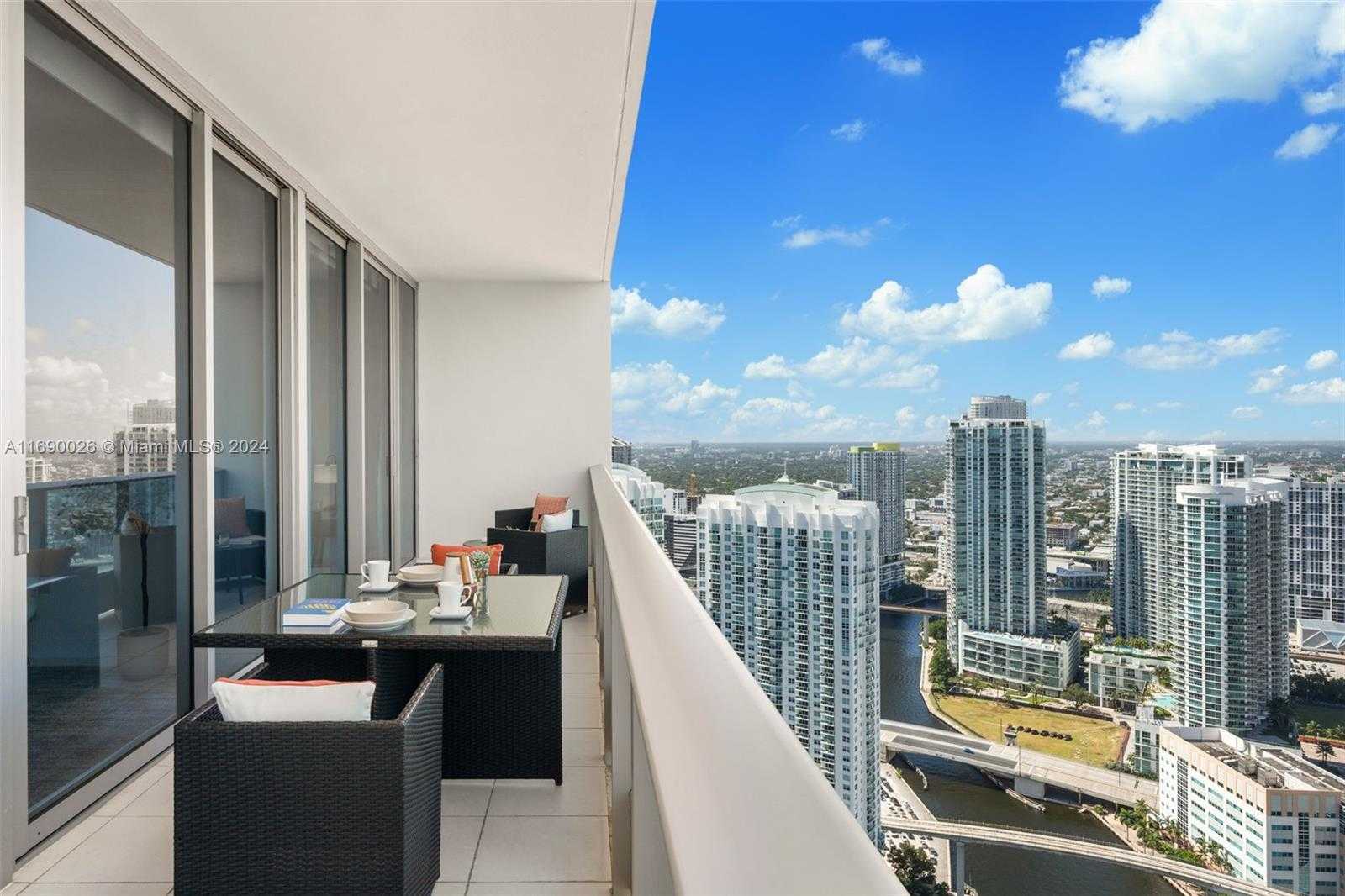 Small Image of 200 BISCAYNE BOULEVARD WAY #5009, Miami Number 33