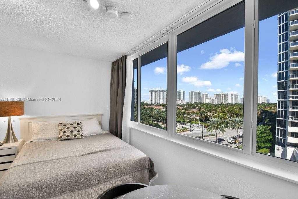 Small Image of 19201 COLLINS AVE #526, Sunny Isles Beach Number 4