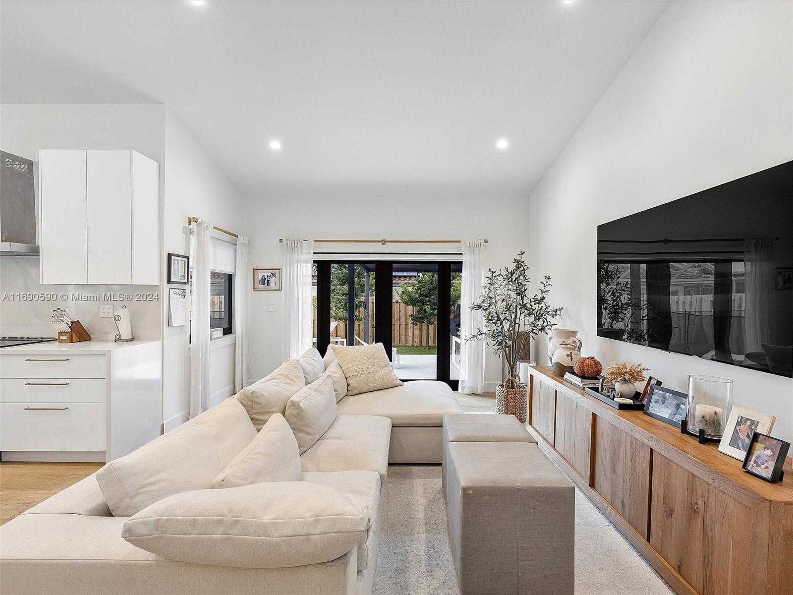 Small Image of 3776 SOUTH WEST 107TH CT, Miami Number 14