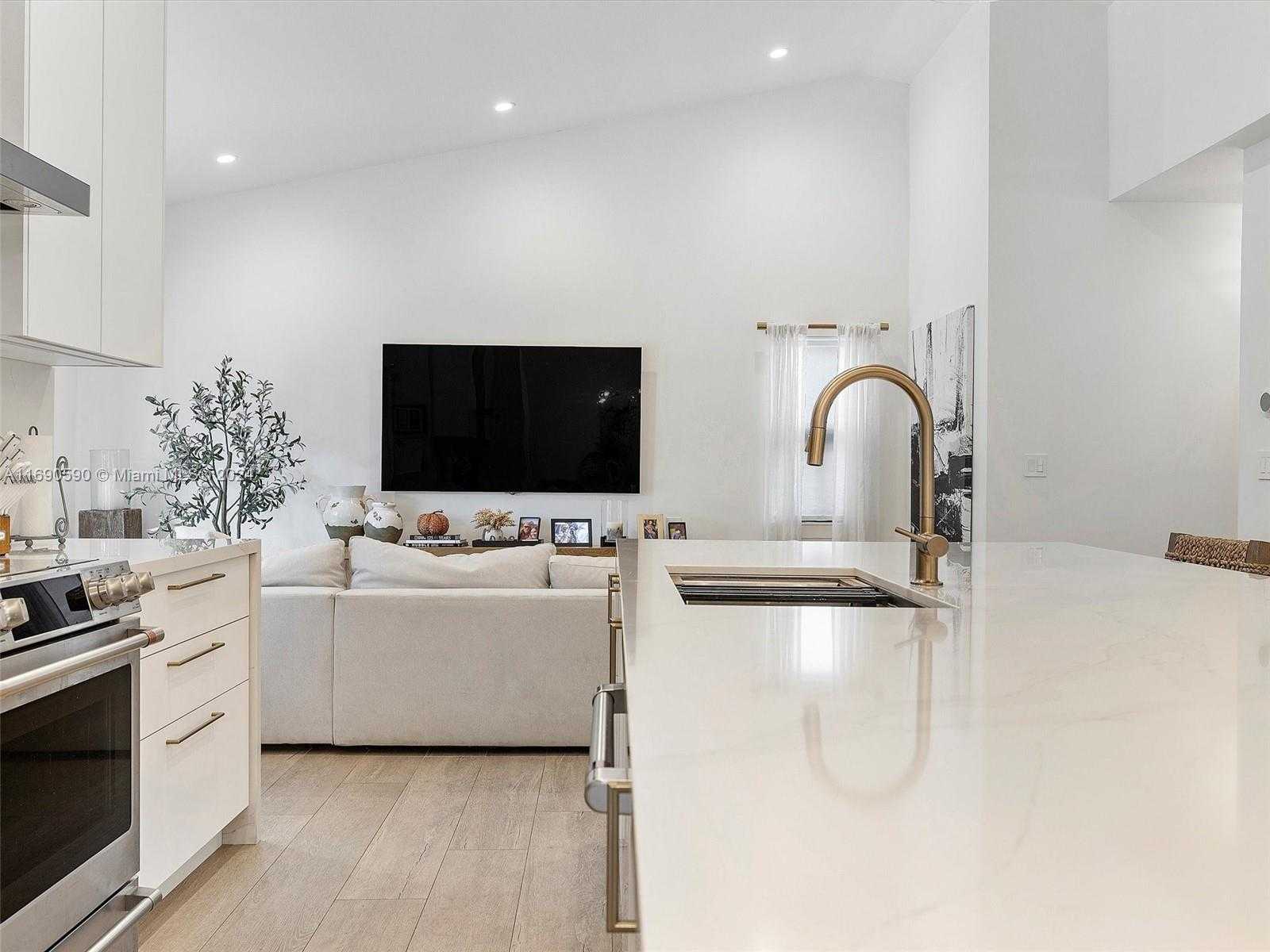Small Image of 3776 SOUTH WEST 107TH CT, Miami Number 20