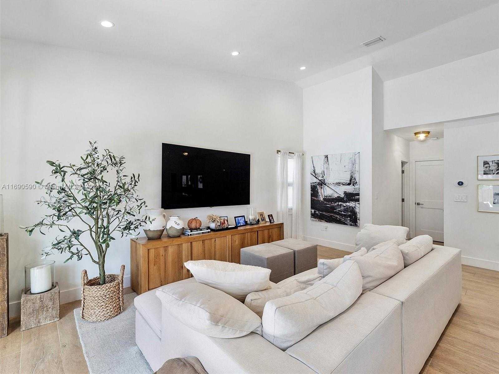 Small Image of 3776 SOUTH WEST 107TH CT, Miami Number 21