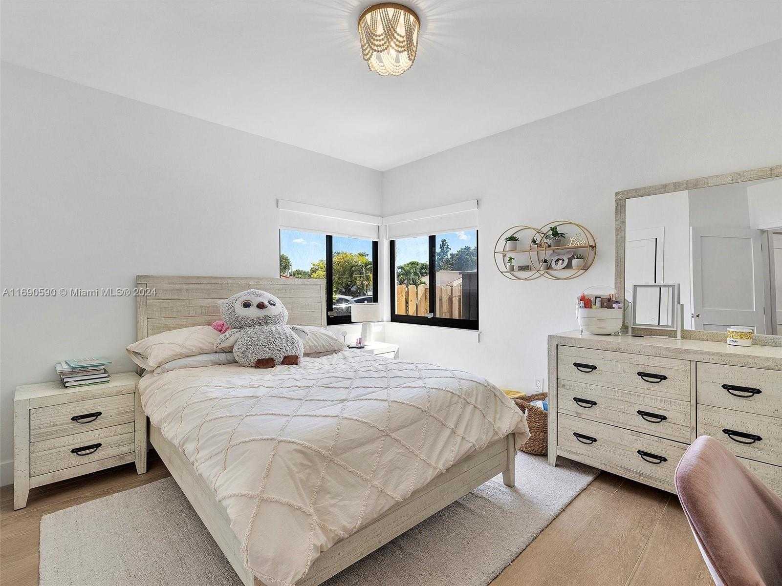 Small Image of 3776 SOUTH WEST 107TH CT, Miami Number 34