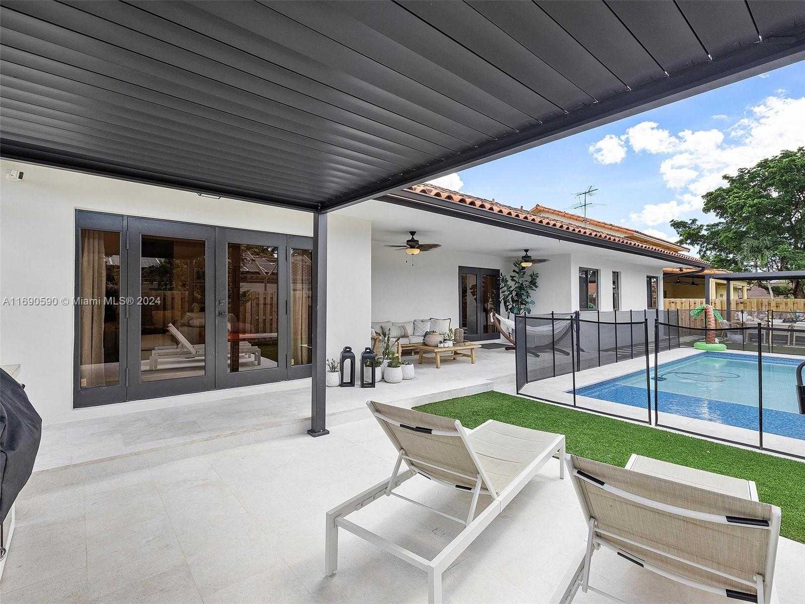 Small Image of 3776 SOUTH WEST 107TH CT, Miami Number 39