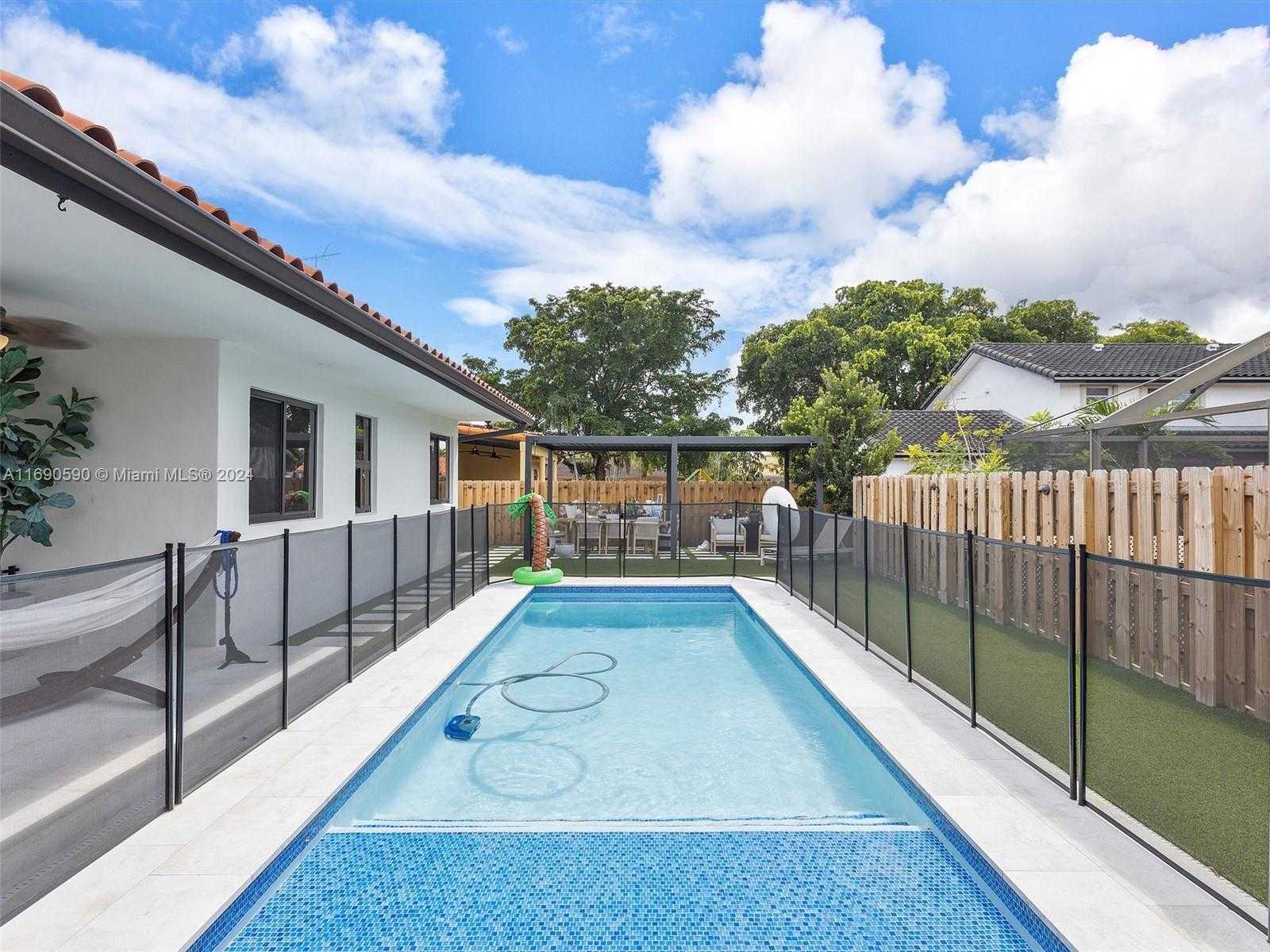 Small Image of 3776 SOUTH WEST 107TH CT, Miami Number 42