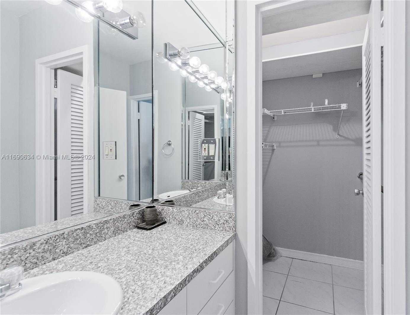 Small Image of 100 LINCOLN RD #1016, Miami Beach Number 13