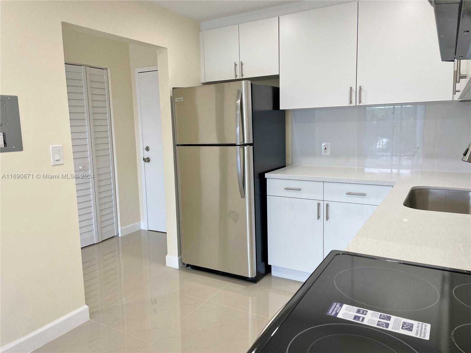 Small Image of 16950 WEST DIXIE HWY #A531, North Miami Beach Number 4