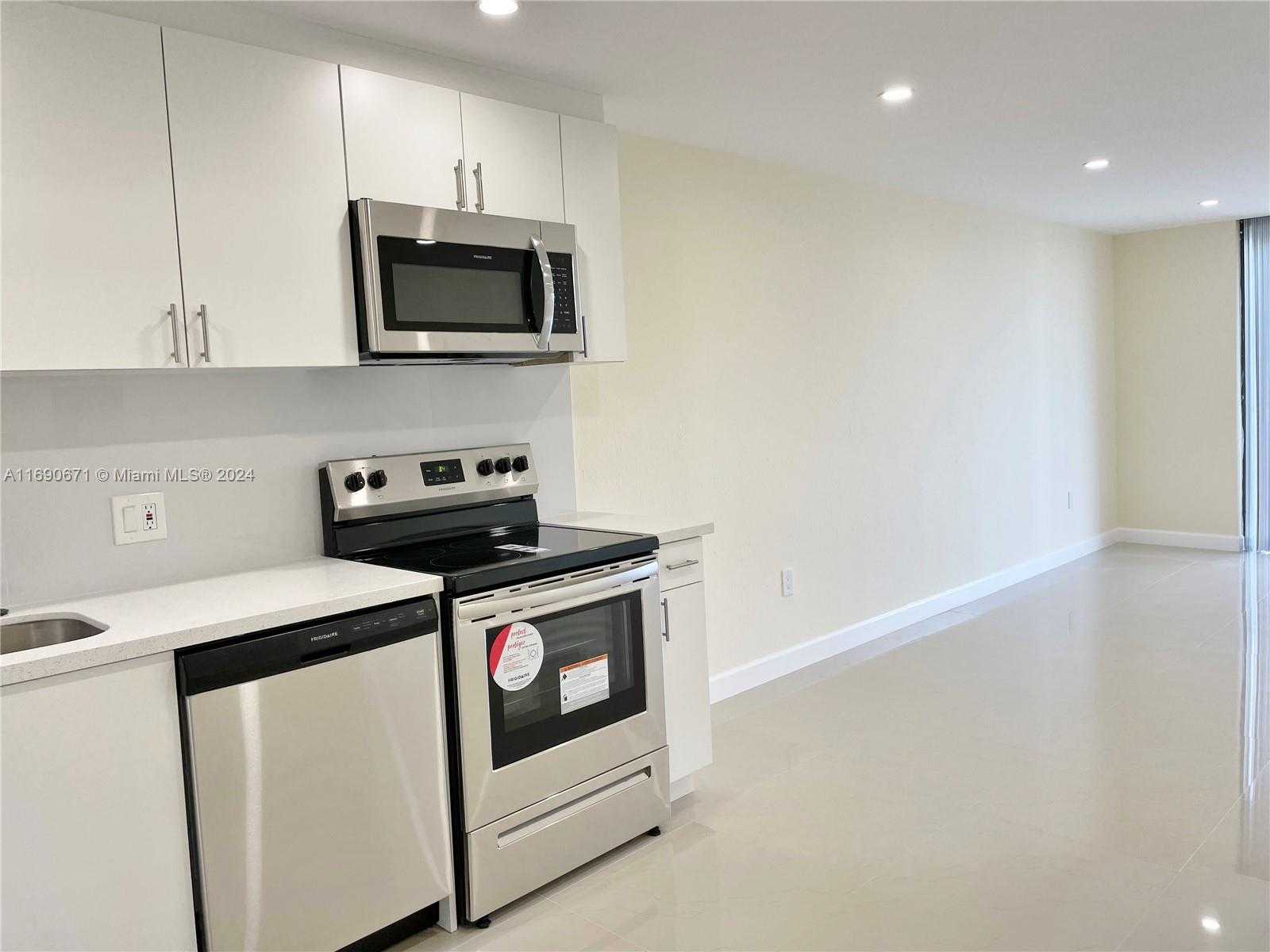 Small Image of 16950 WEST DIXIE HWY #A531, North Miami Beach Number 5