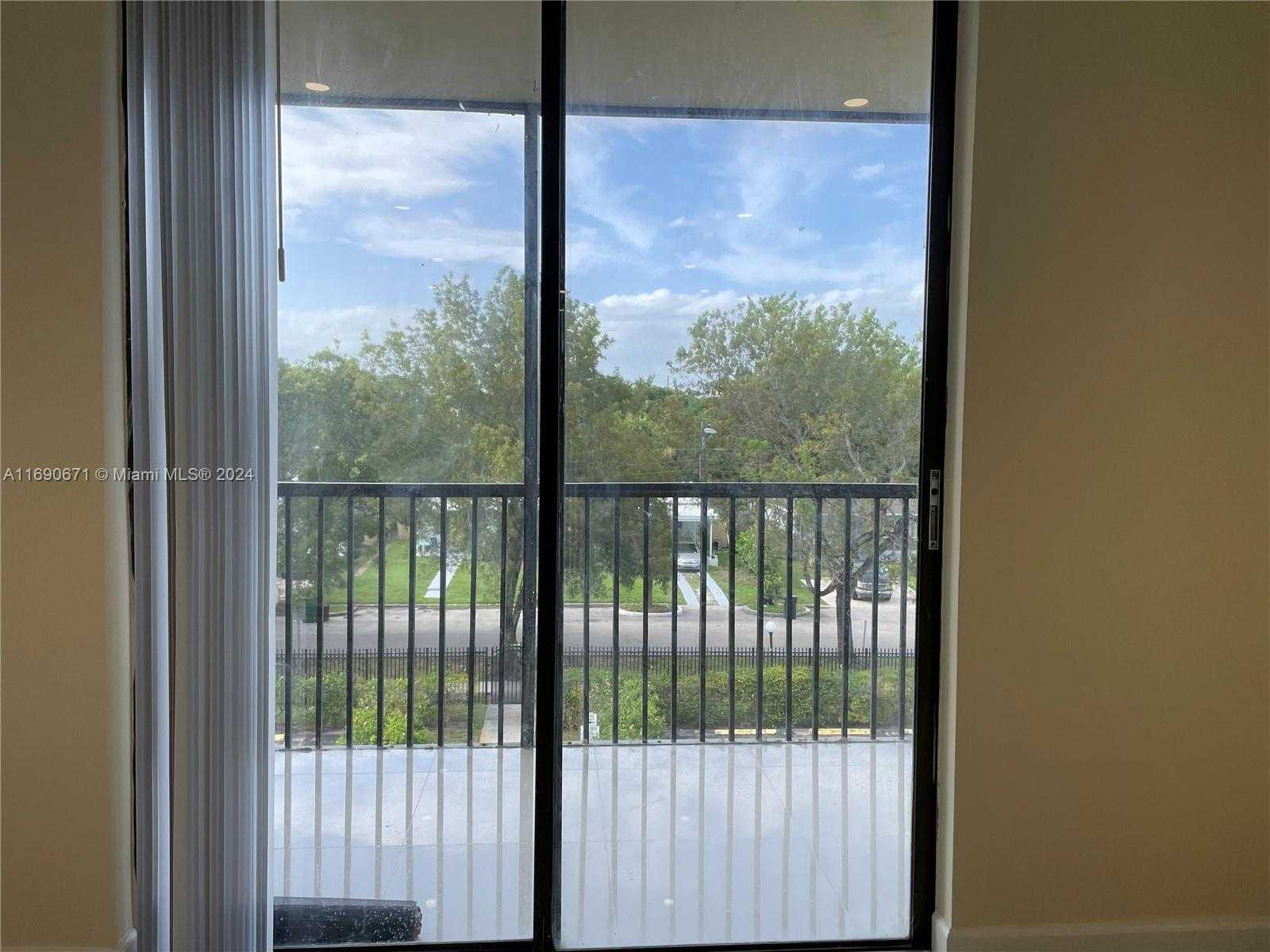 Small Image of 16950 WEST DIXIE HWY #A531, North Miami Beach Number 8