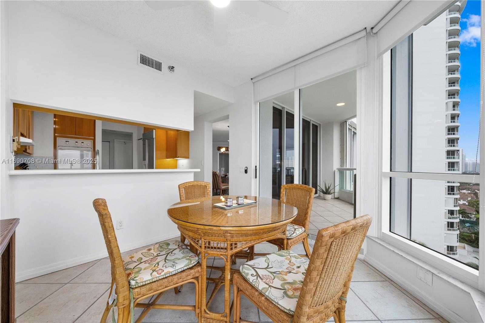 Small Image of 21150 POINT PL #1202, Aventura Number 12