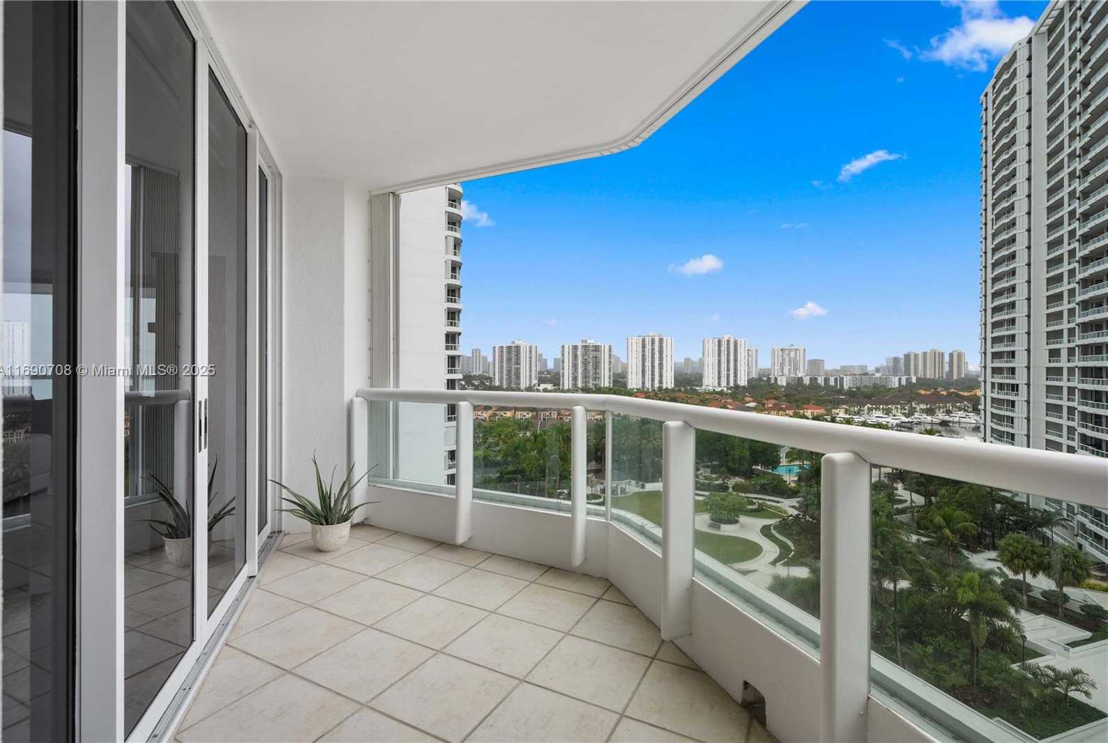 Small Image of 21150 POINT PL #1202, Aventura Number 13