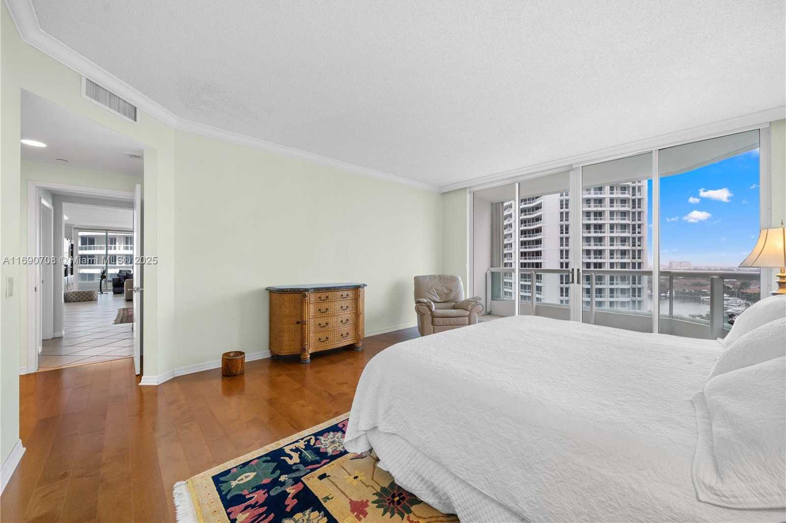 Small Image of 21150 POINT PL #1202, Aventura Number 16