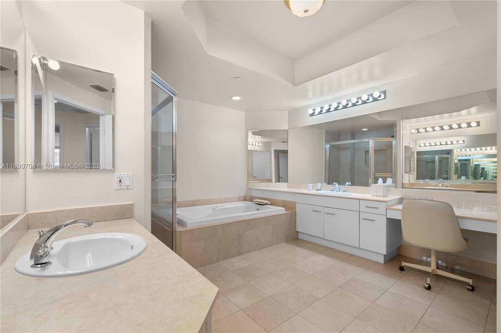 Small Image of 21150 POINT PL #1202, Aventura Number 19