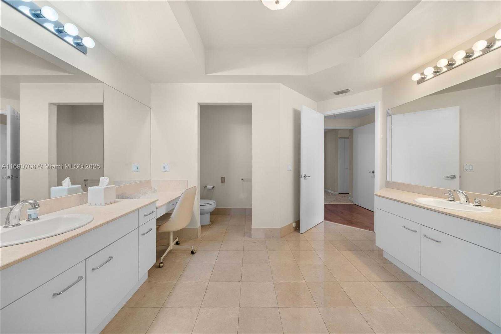 Small Image of 21150 POINT PL #1202, Aventura Number 20