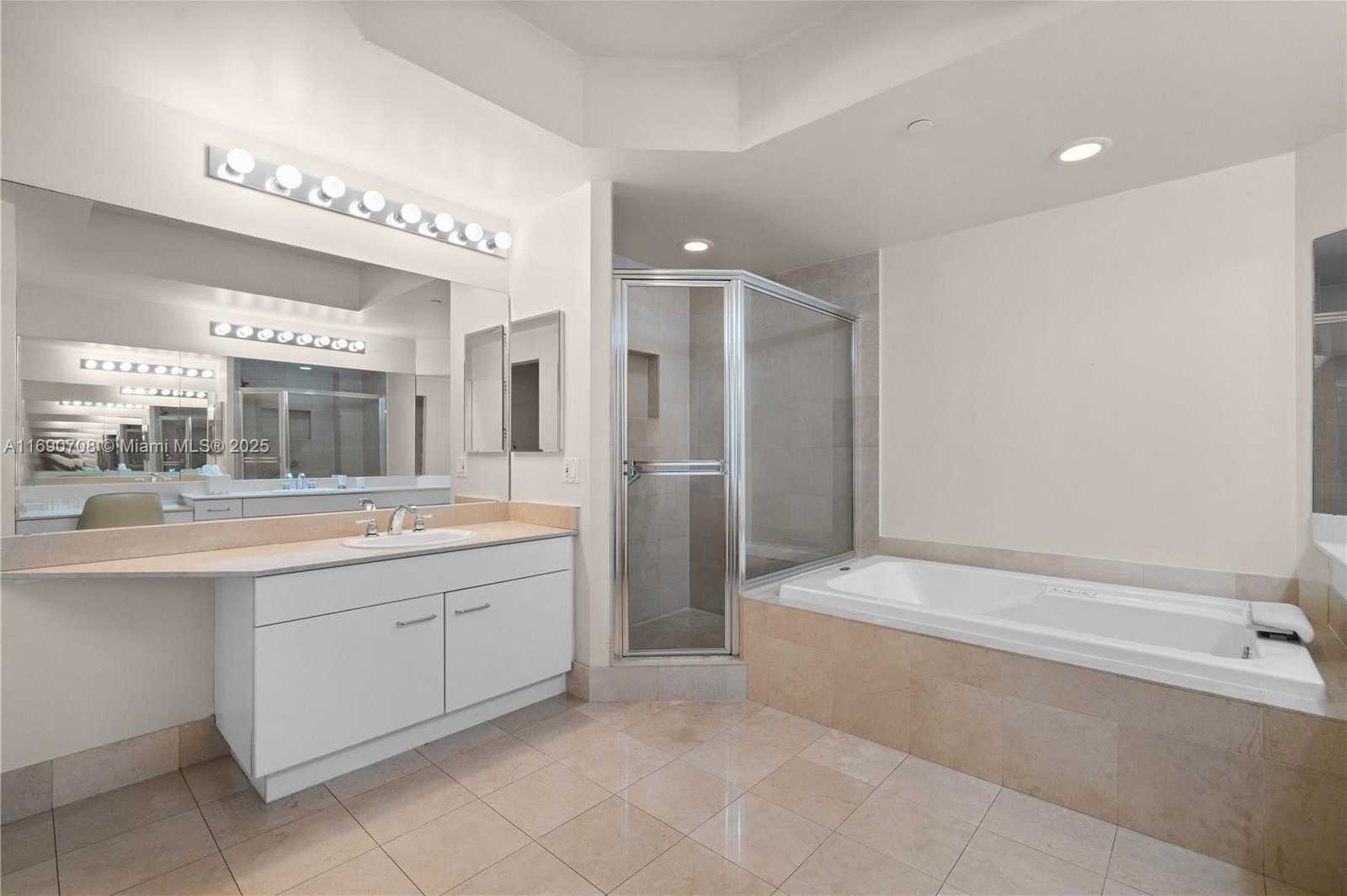 Small Image of 21150 POINT PL #1202, Aventura Number 21