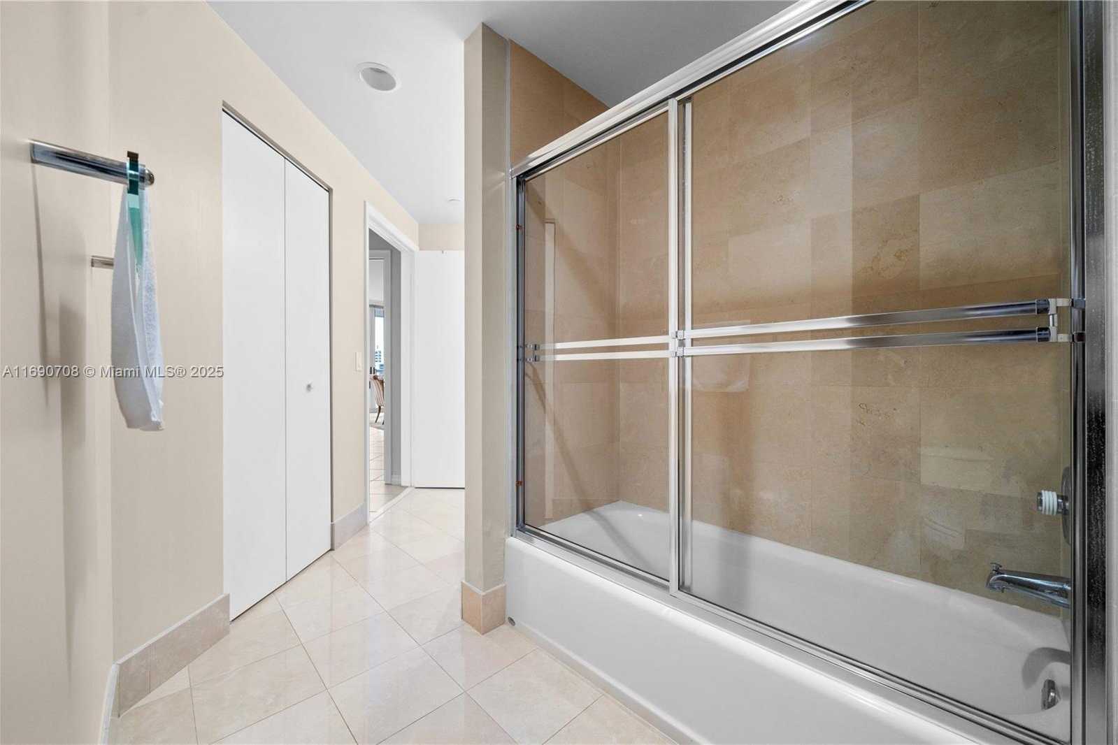 Small Image of 21150 POINT PL #1202, Aventura Number 31