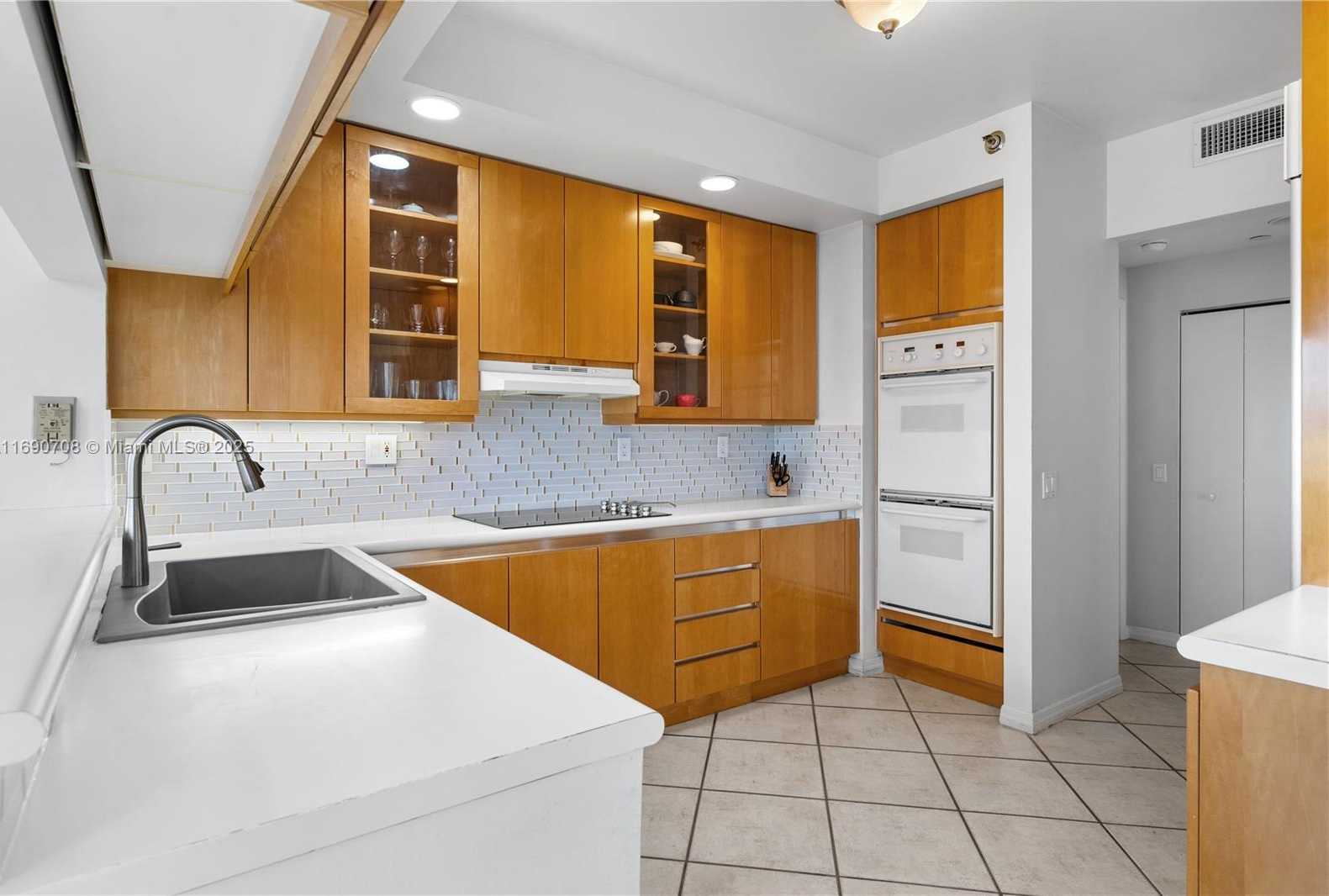 Small Image of 21150 POINT PL #1202, Aventura Number 8