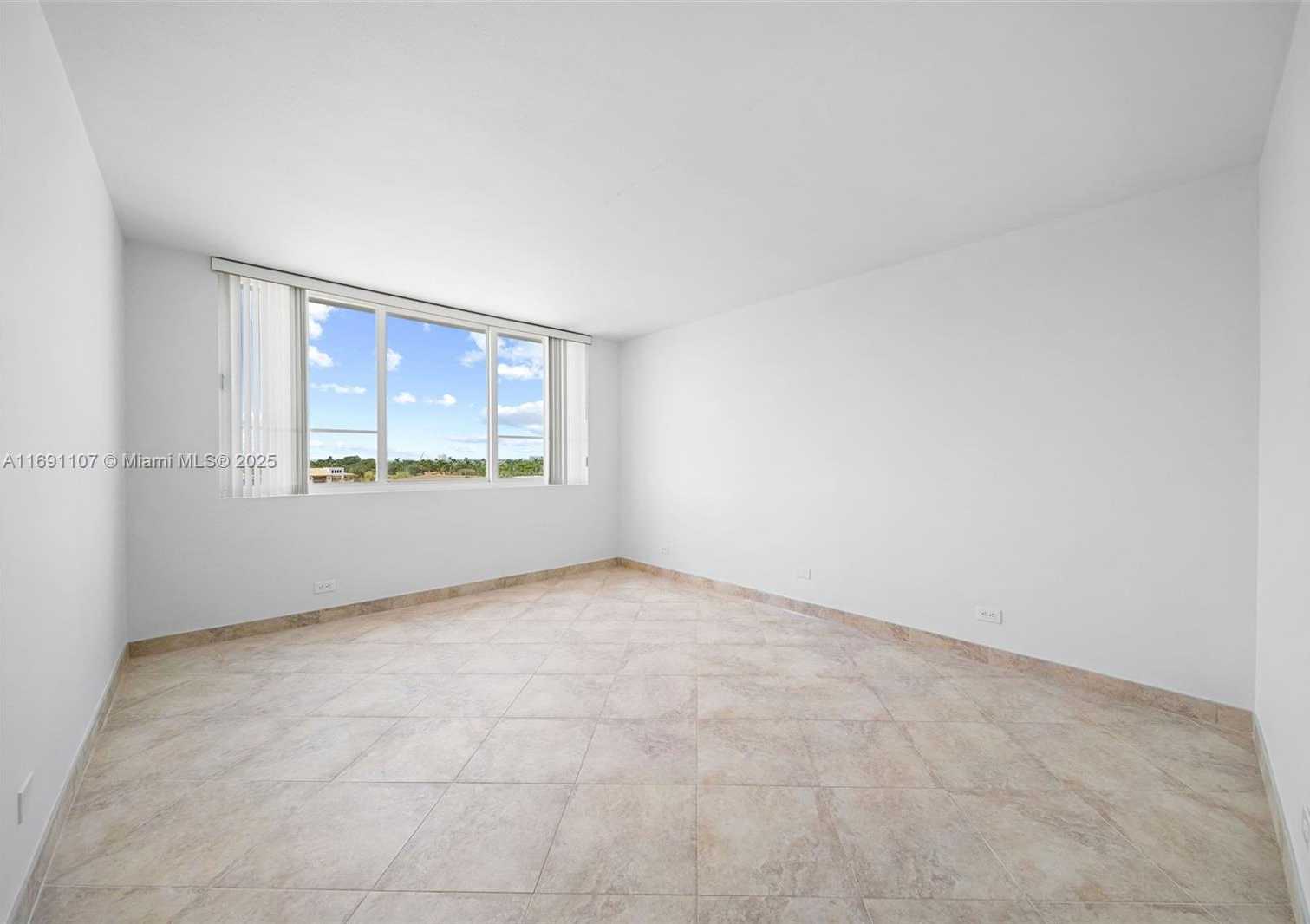 Small Image of 5005 COLLINS AVE #607, Miami Beach Number 10