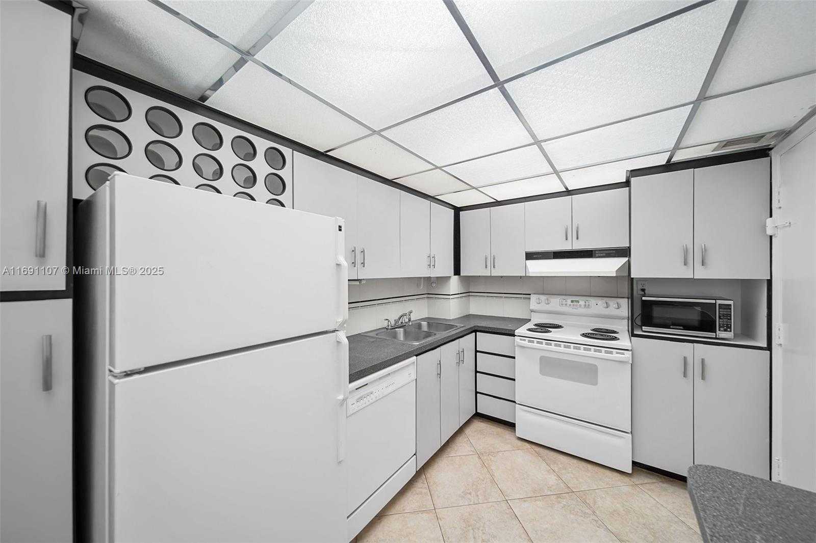 Small Image of 5005 COLLINS AVE #607, Miami Beach Number 6