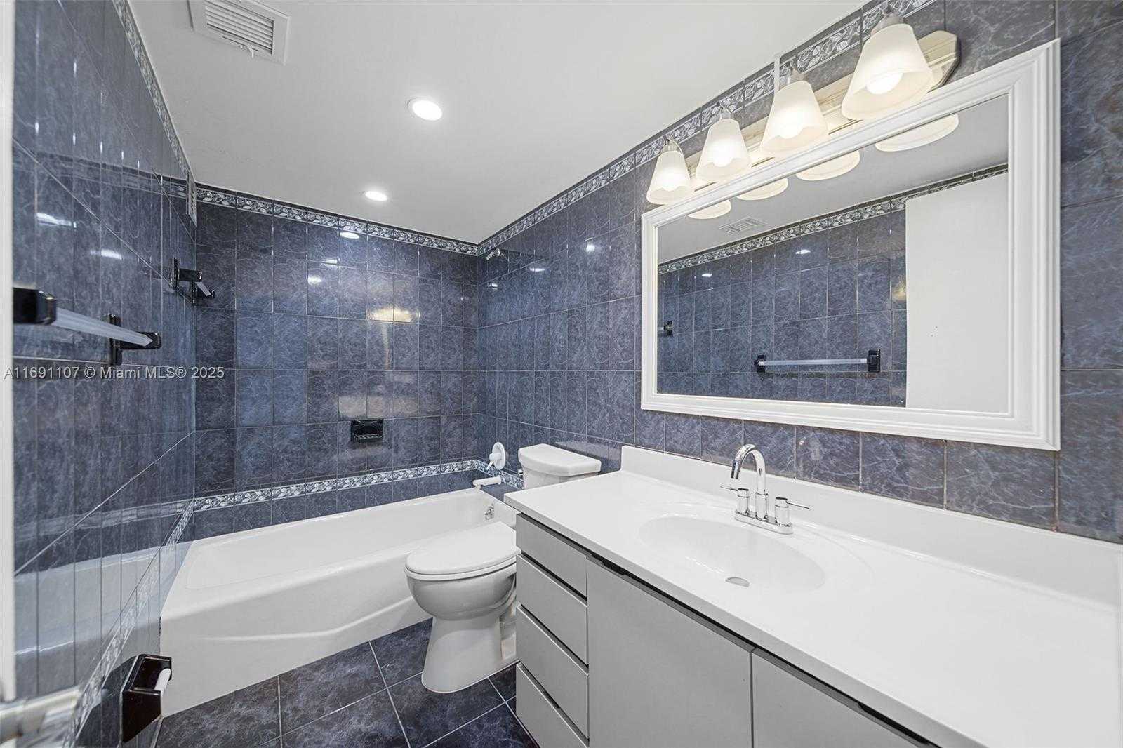 Small Image of 5005 COLLINS AVE #607, Miami Beach Number 9