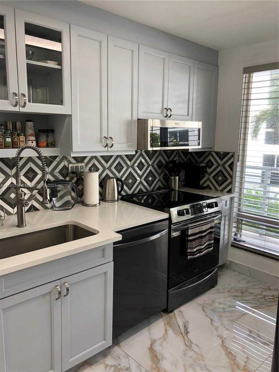 Small Image of 10240 COLLINS AVE #205, Bal Harbour Number 12