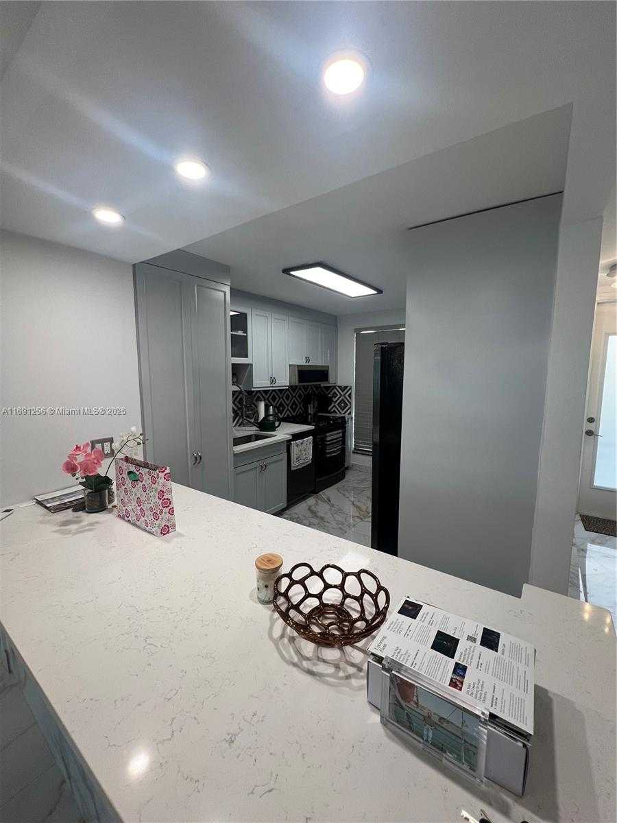 Small Image of 10240 COLLINS AVE #205, Bal Harbour Number 13
