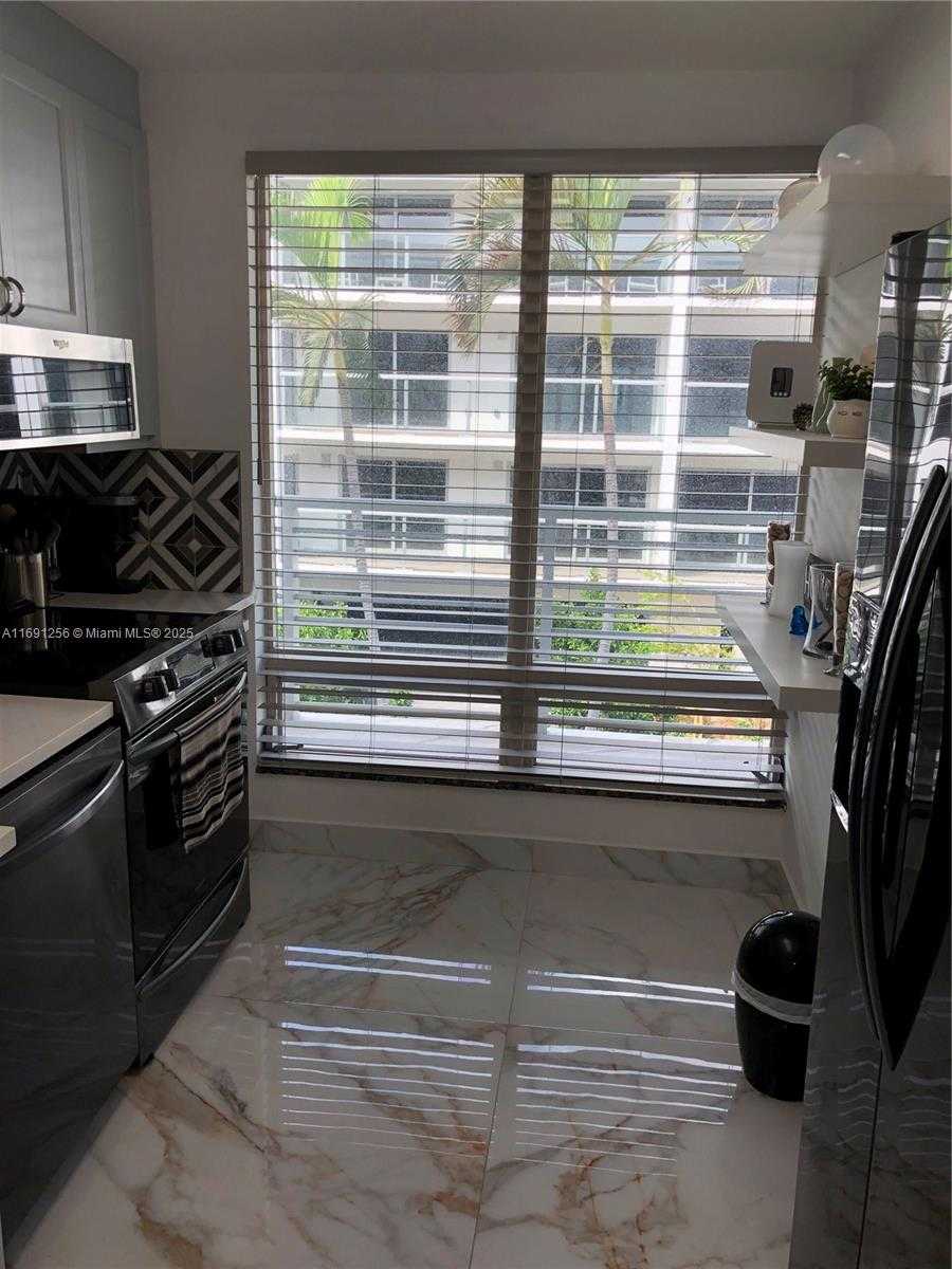 Small Image of 10240 COLLINS AVE #205, Bal Harbour Number 14