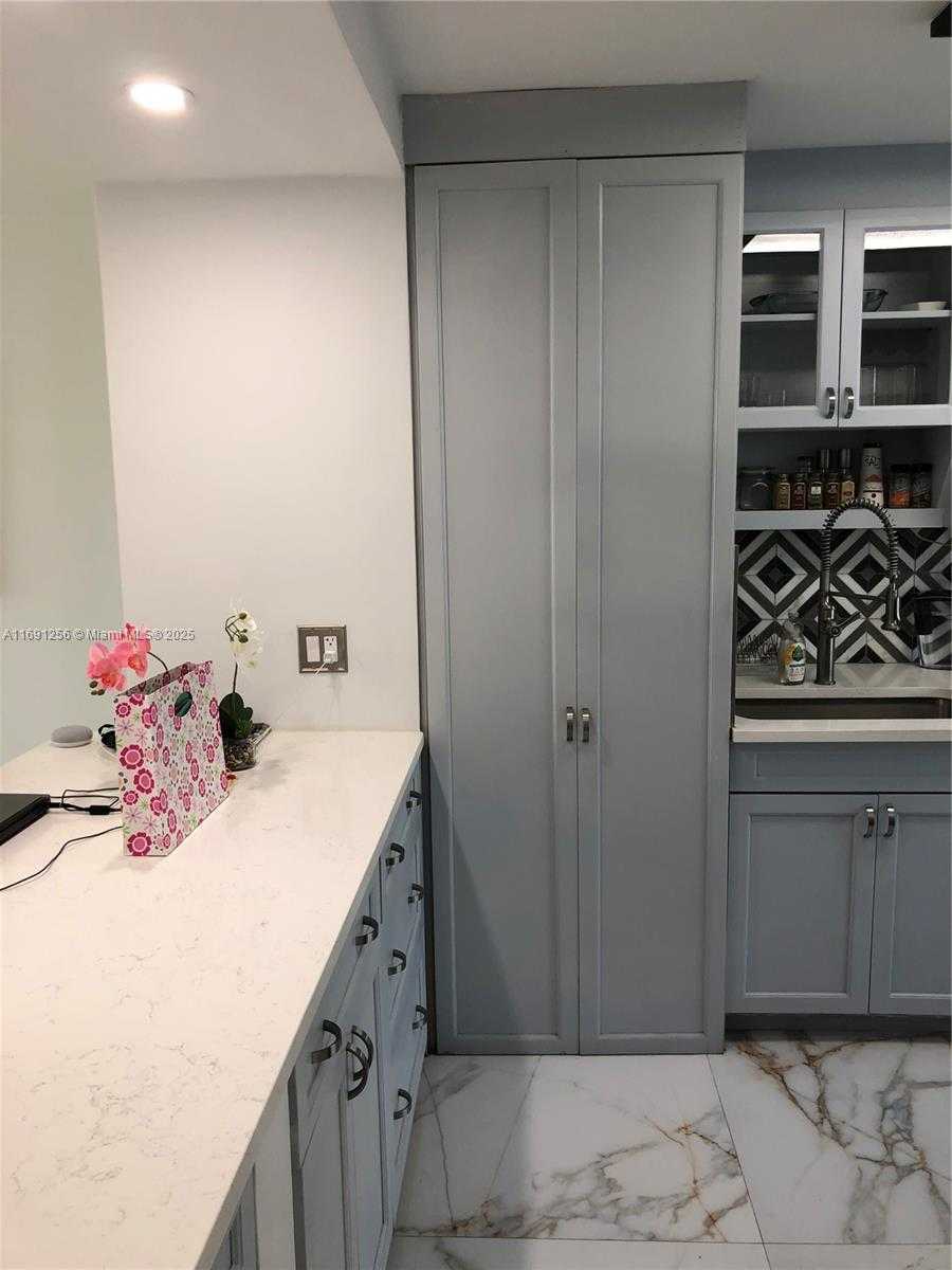 Small Image of 10240 COLLINS AVE #205, Bal Harbour Number 16