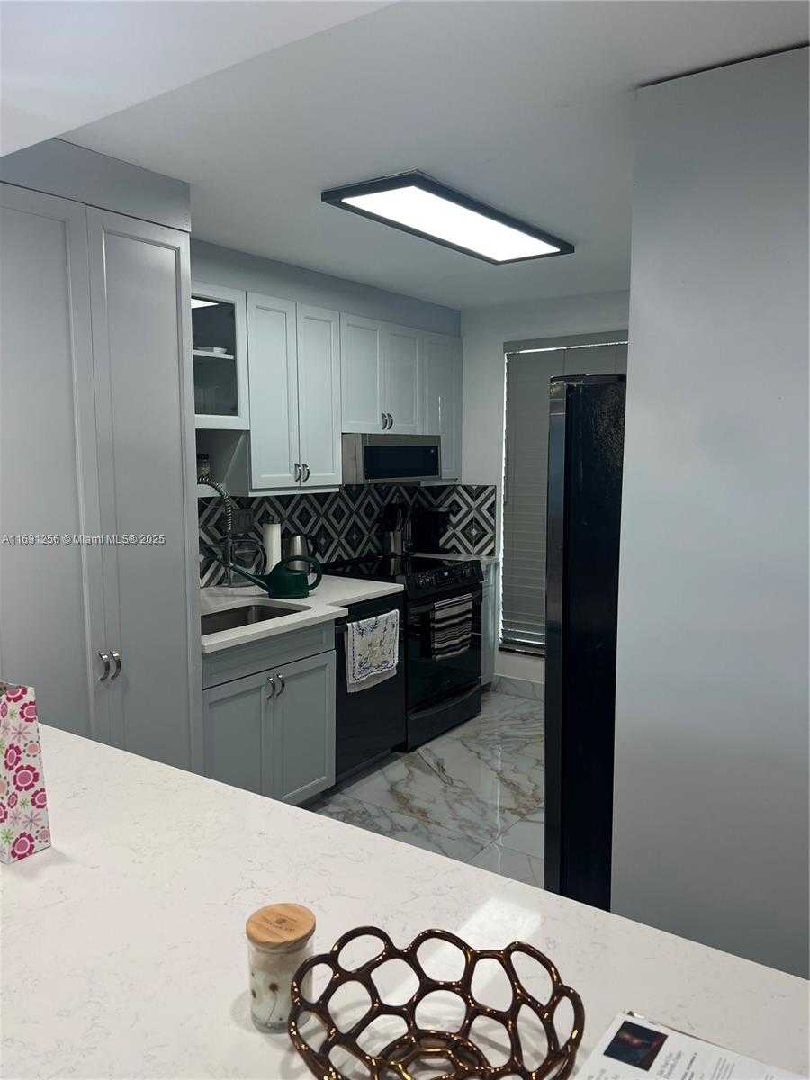 Small Image of 10240 COLLINS AVE #205, Bal Harbour Number 19