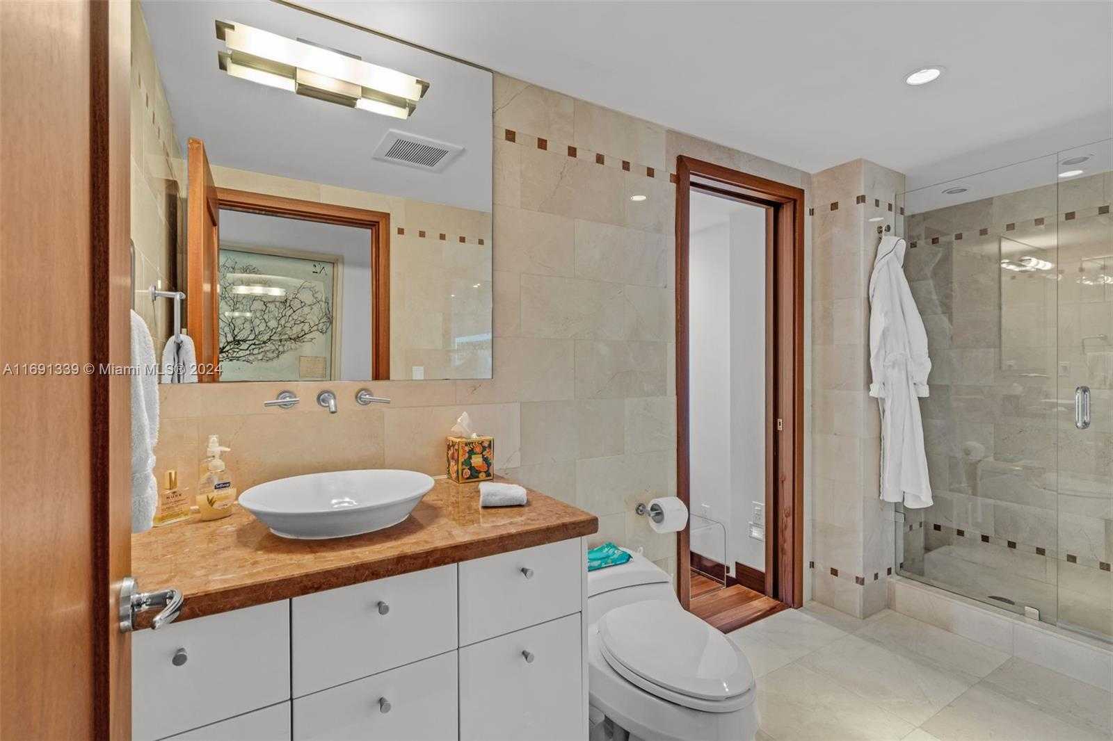 Small Image of 5600 COLLINS AVE #PHE, Miami Beach Number 11