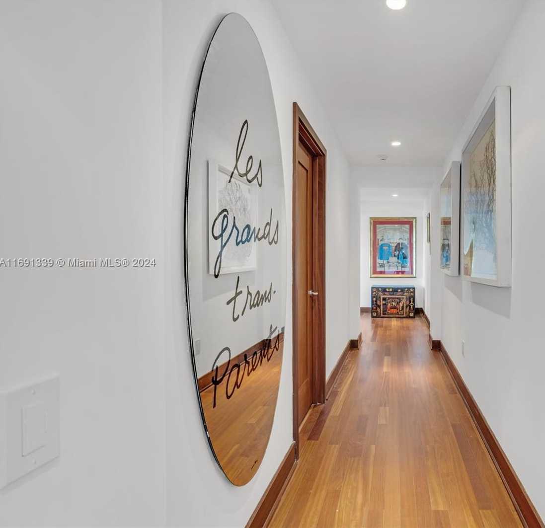 Small Image of 5600 COLLINS AVE #PHE, Miami Beach Number 12