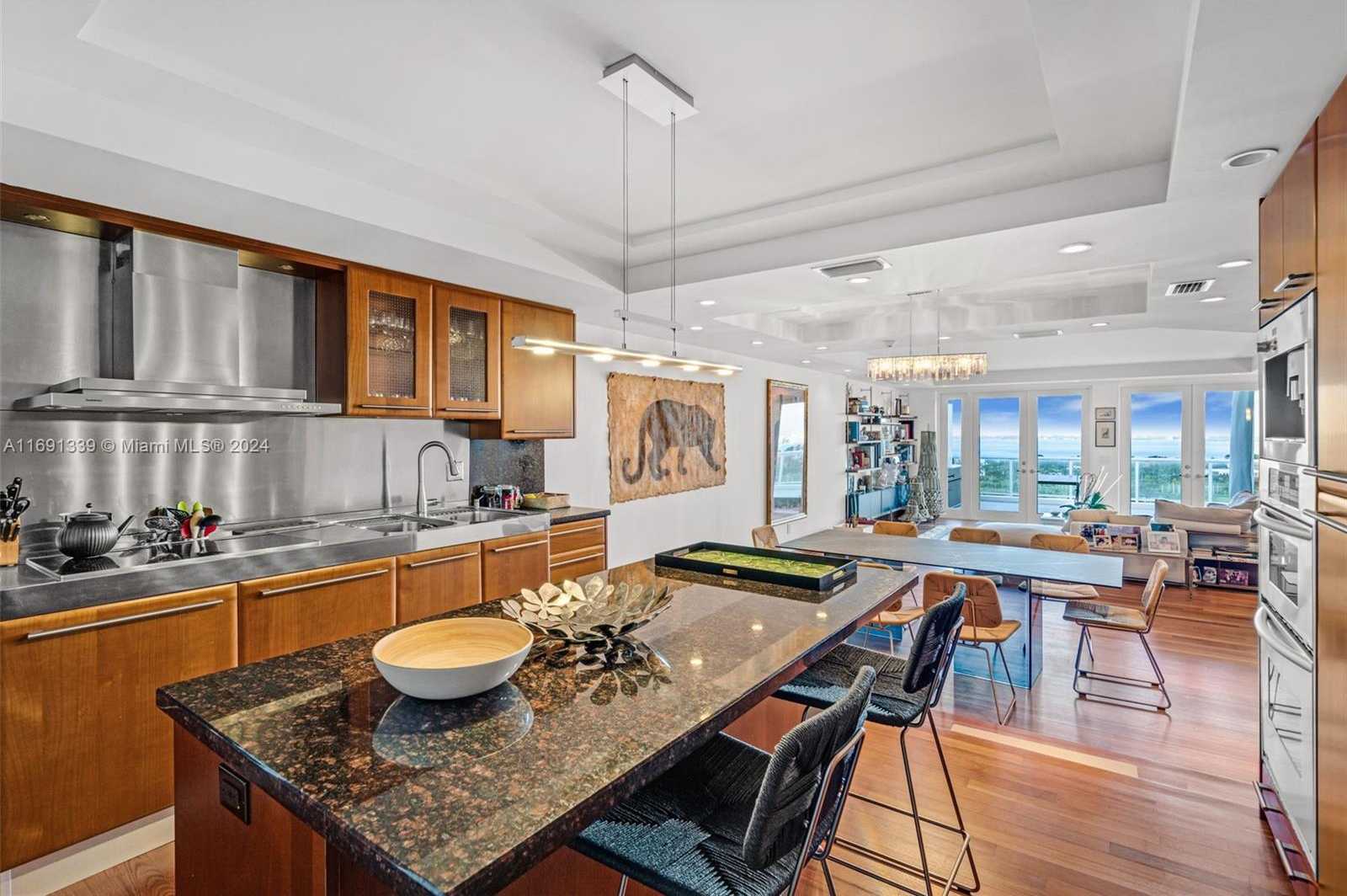 Small Image of 5600 COLLINS AVE #PHE, Miami Beach Number 9