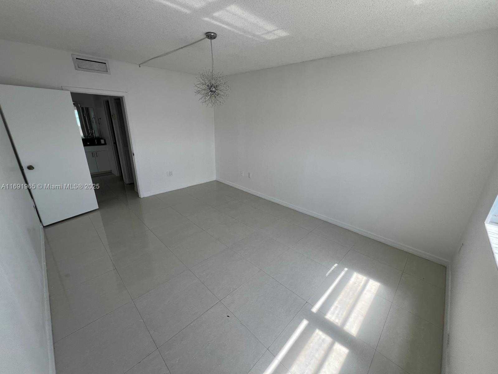 Small Image of 500 BAYVIEW DR #620, Sunny Isles Beach Number 28