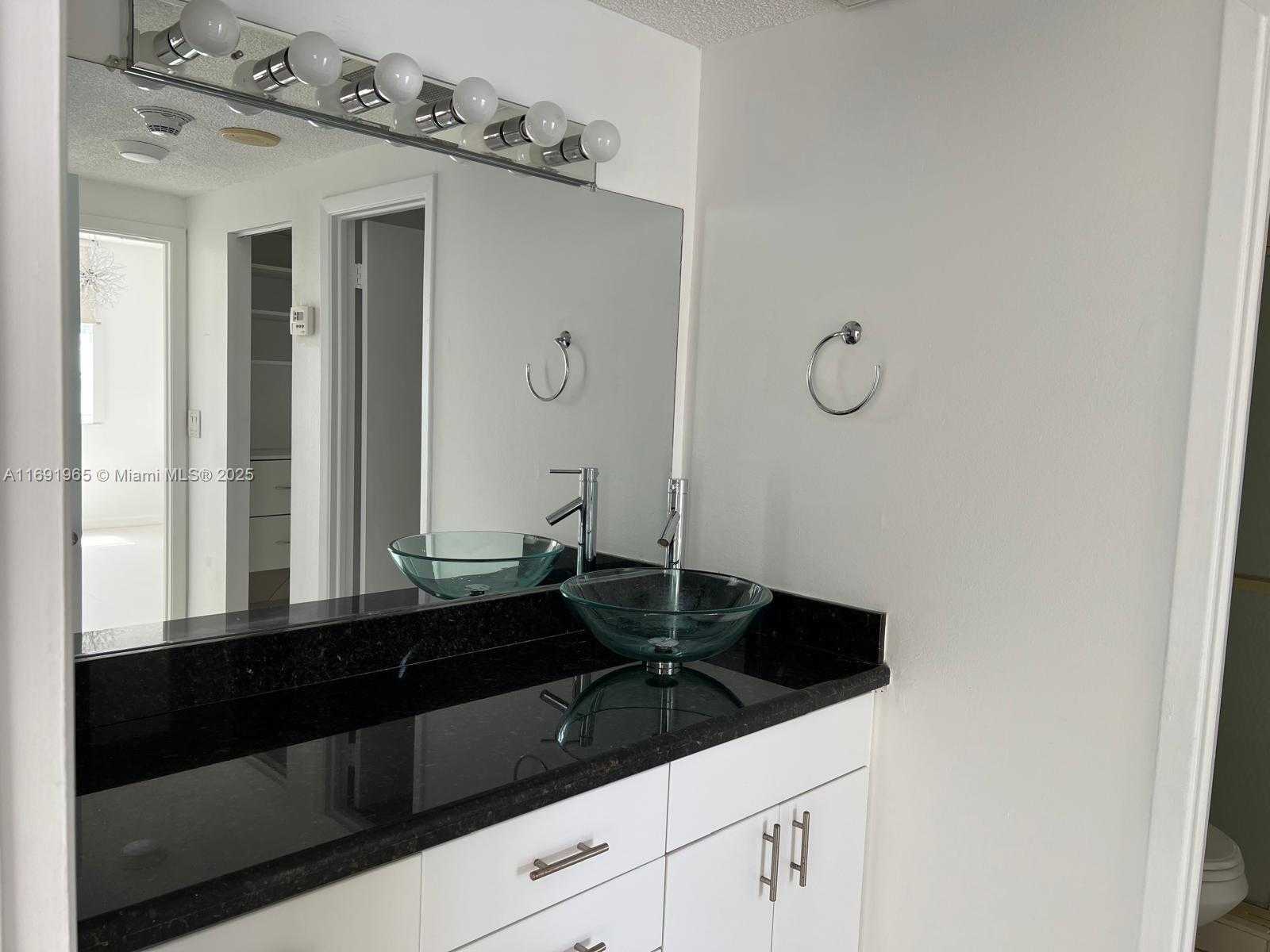 Small Image of 500 BAYVIEW DR #620, Sunny Isles Beach Number 34