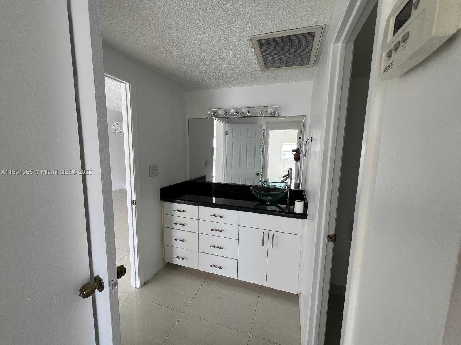 Small Image of 500 BAYVIEW DR #620, Sunny Isles Beach Number 38
