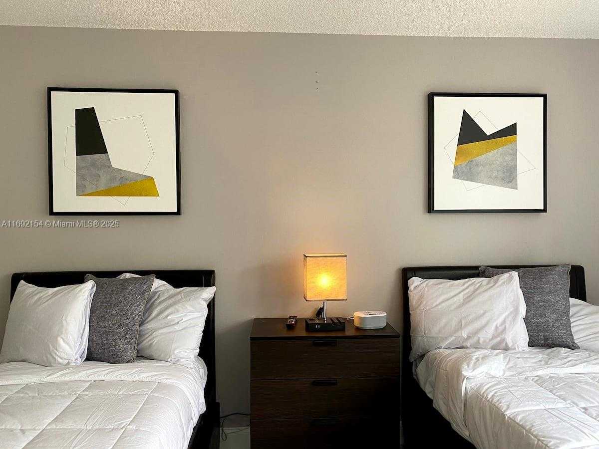 Small Image of 19999 EAST COUNTRY CLUB DR #1403, Aventura Number 2