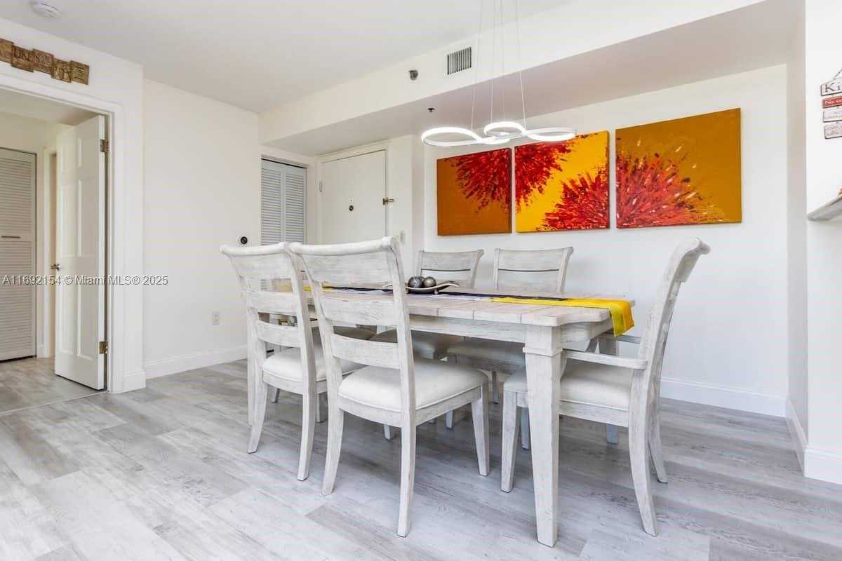 Small Image of 19999 EAST COUNTRY CLUB DR #1403, Aventura Number 6