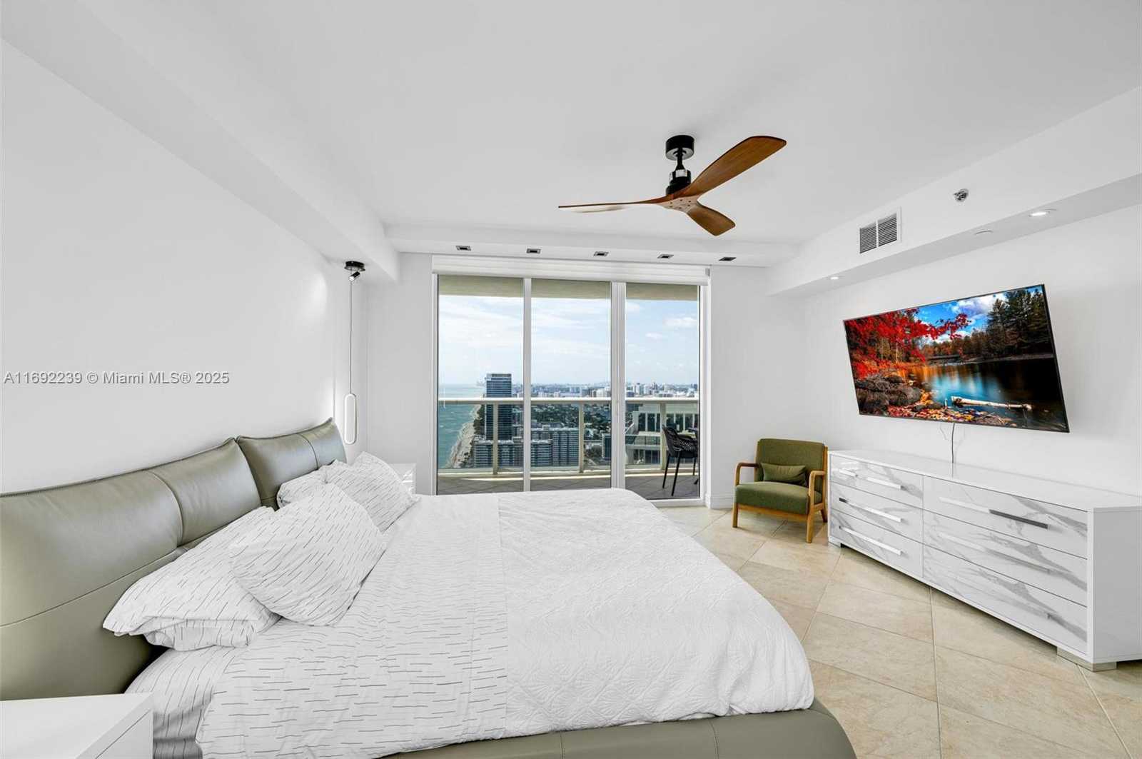 Small Image of 1830 SOUTH OCEAN DR #4704, Hallandale Beach Number 23