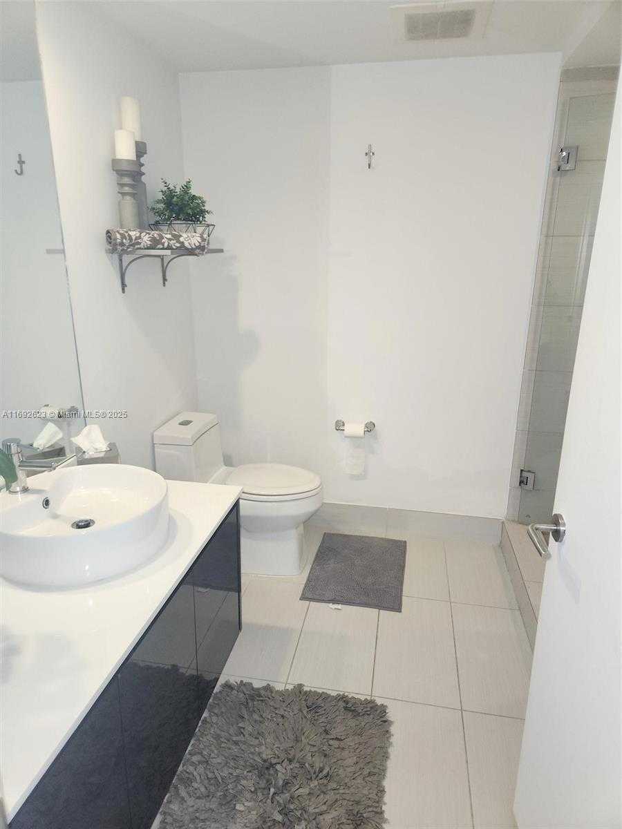 Small Image of 31 SOUTH EAST 6TH ST #1701, Miami Number 17