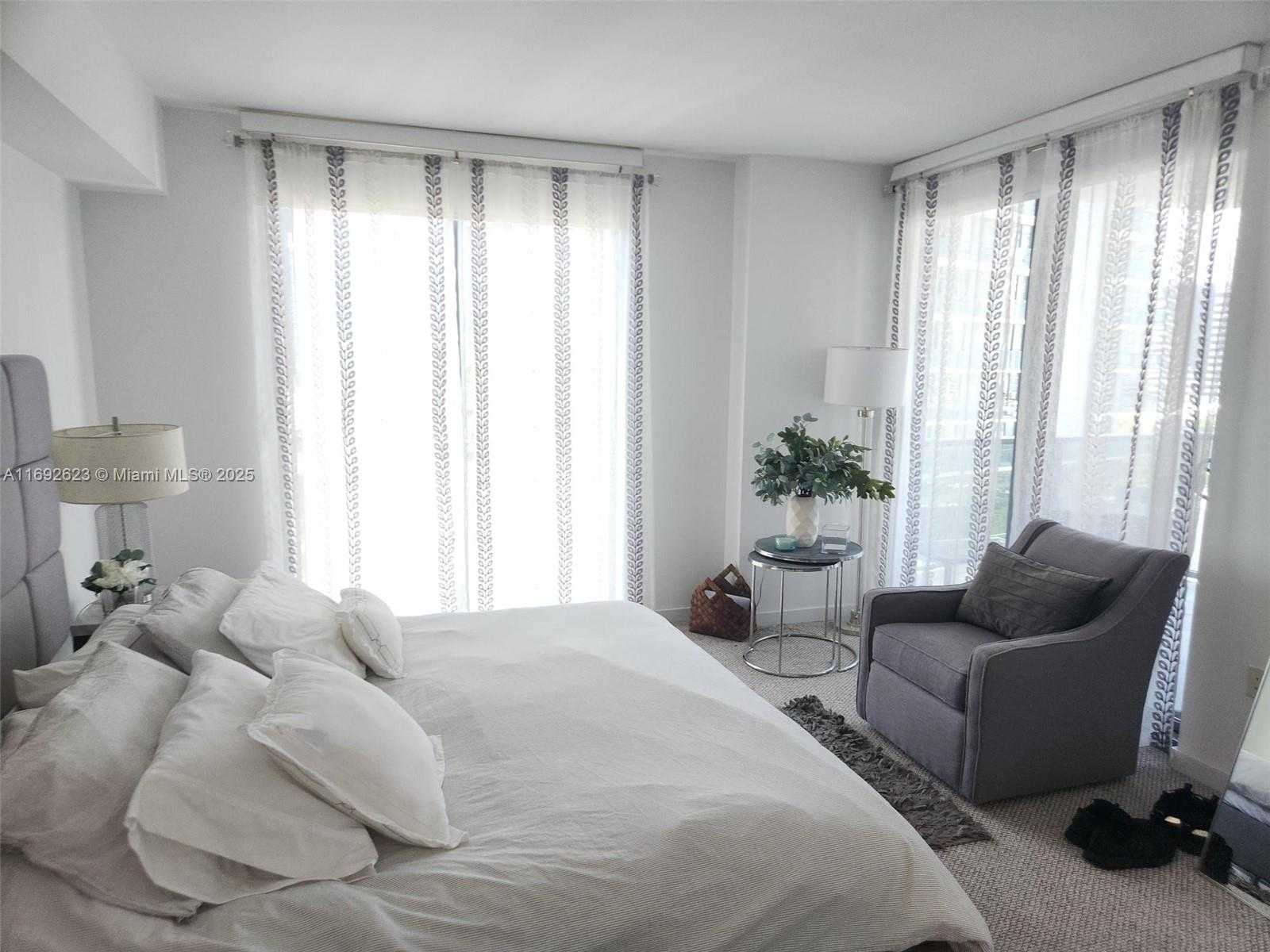 Small Image of 31 SOUTH EAST 6TH ST #1701, Miami Number 30