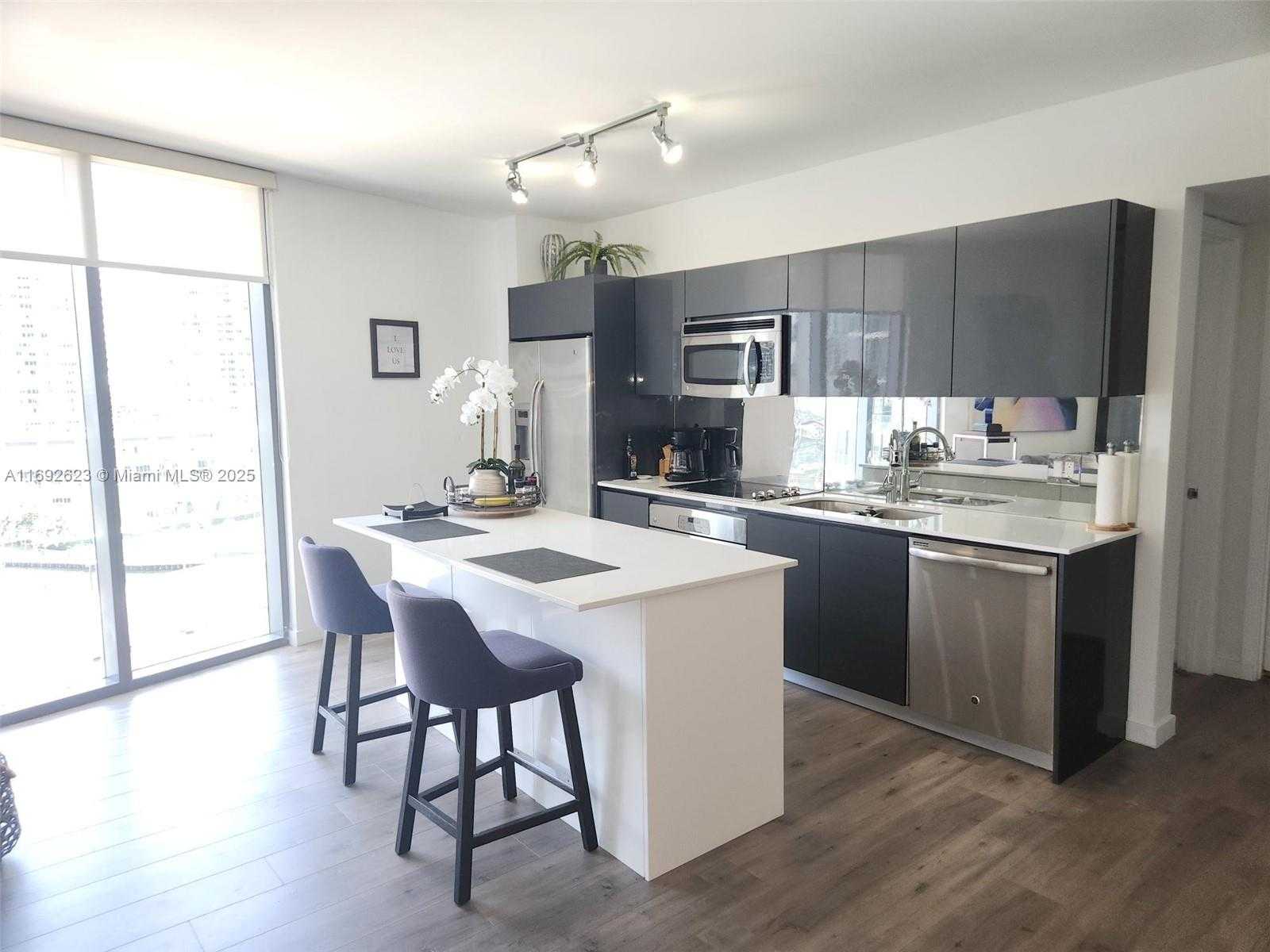 Small Image of 31 SOUTH EAST 6TH ST #1701, Miami Number 5