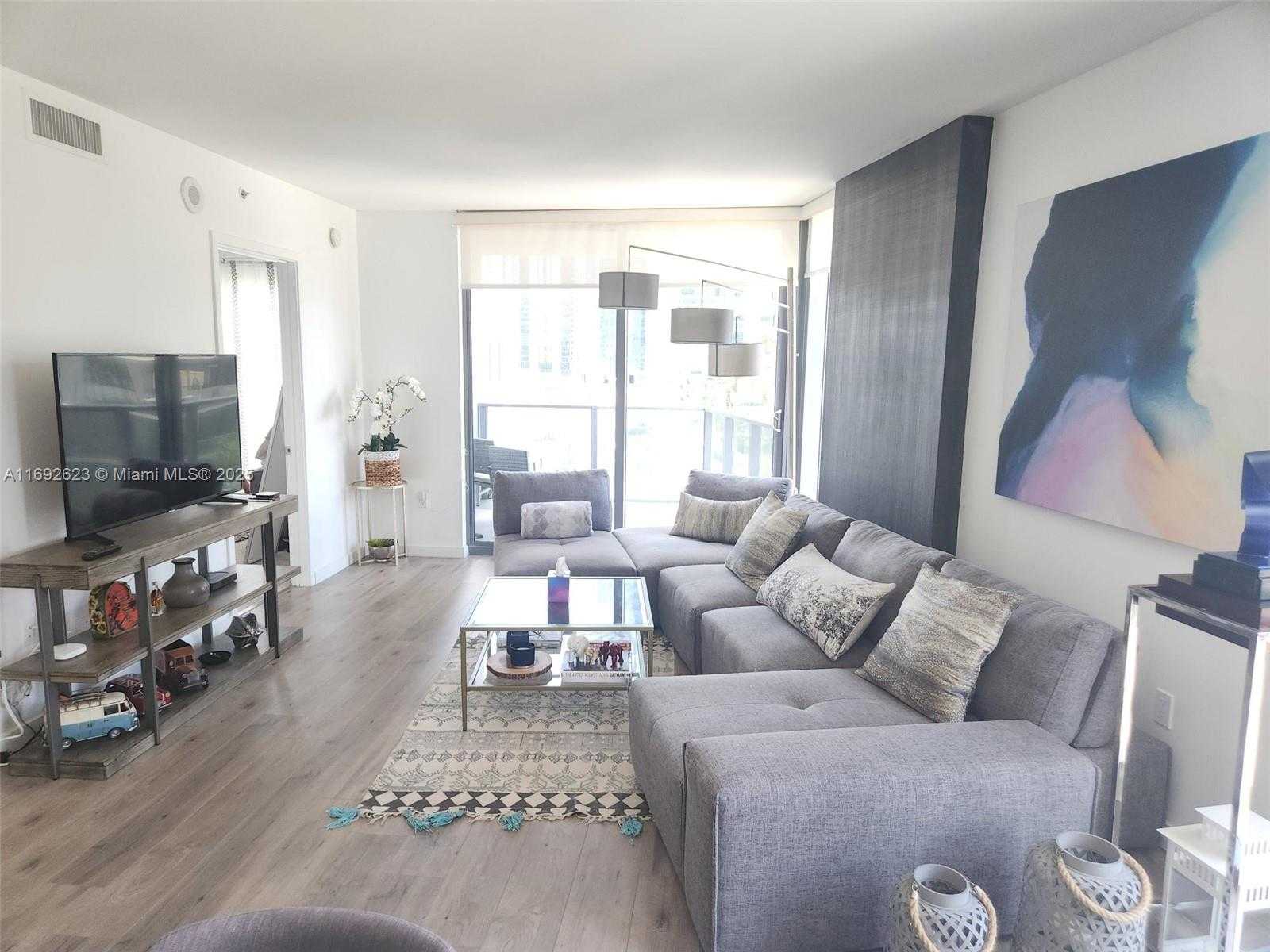 Small Image of 31 SOUTH EAST 6TH ST #1701, Miami Number 9
