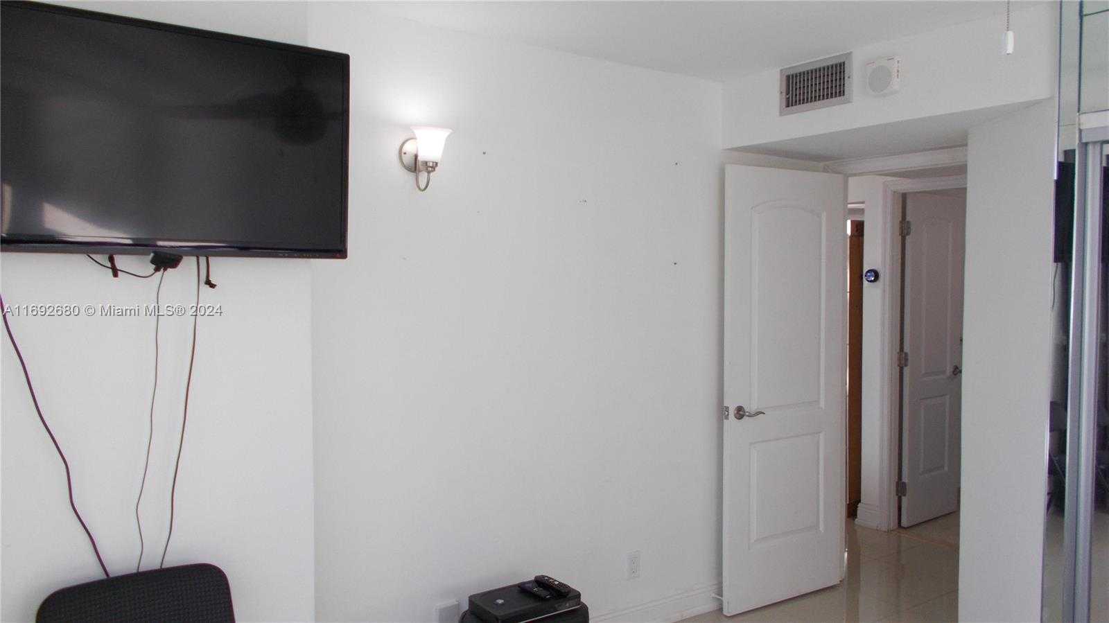 Small Image of 2017 SOUTH OCEAN DR #508, Hallandale Beach Number 25