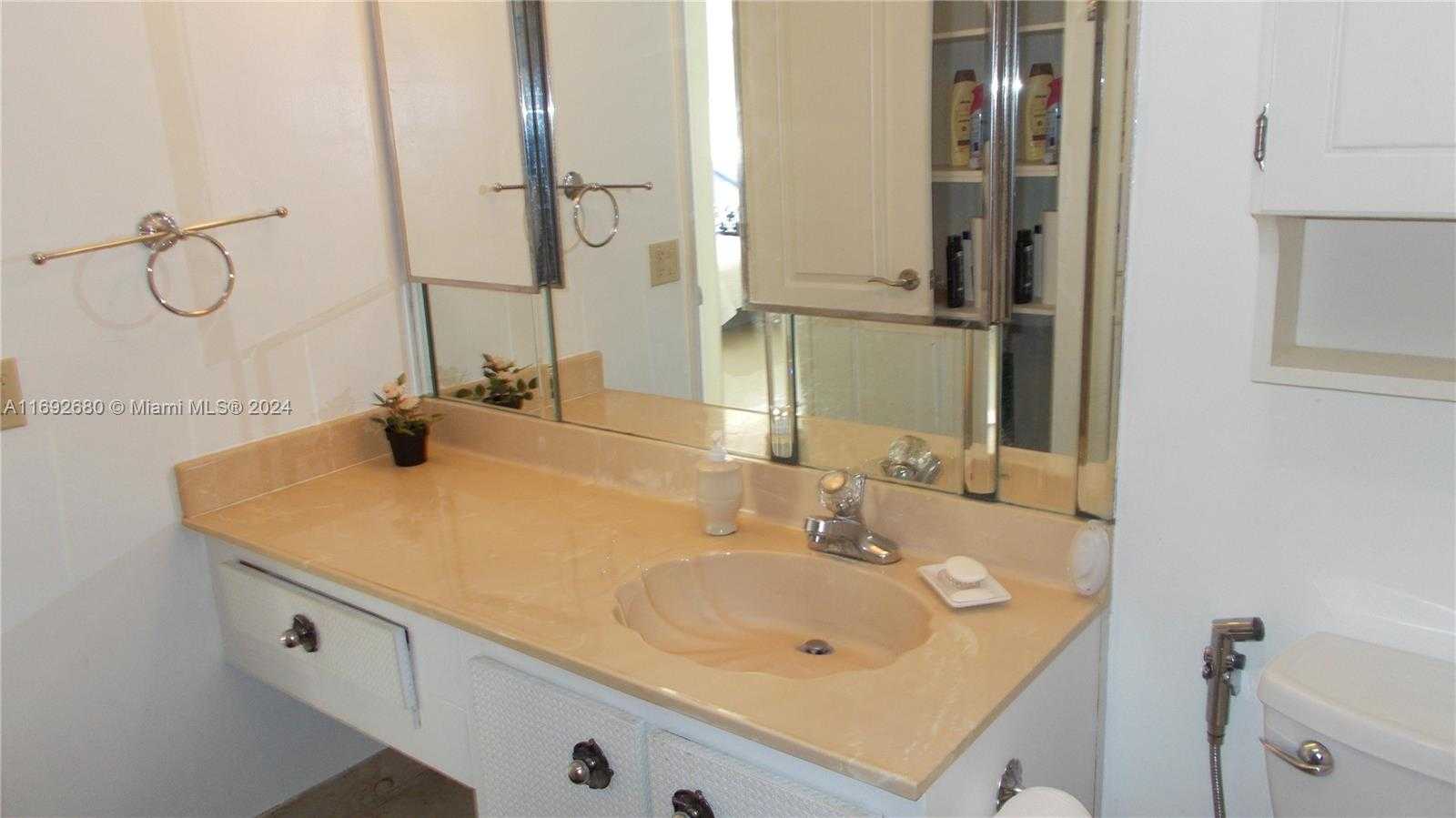Small Image of 2017 SOUTH OCEAN DR #508, Hallandale Beach Number 37