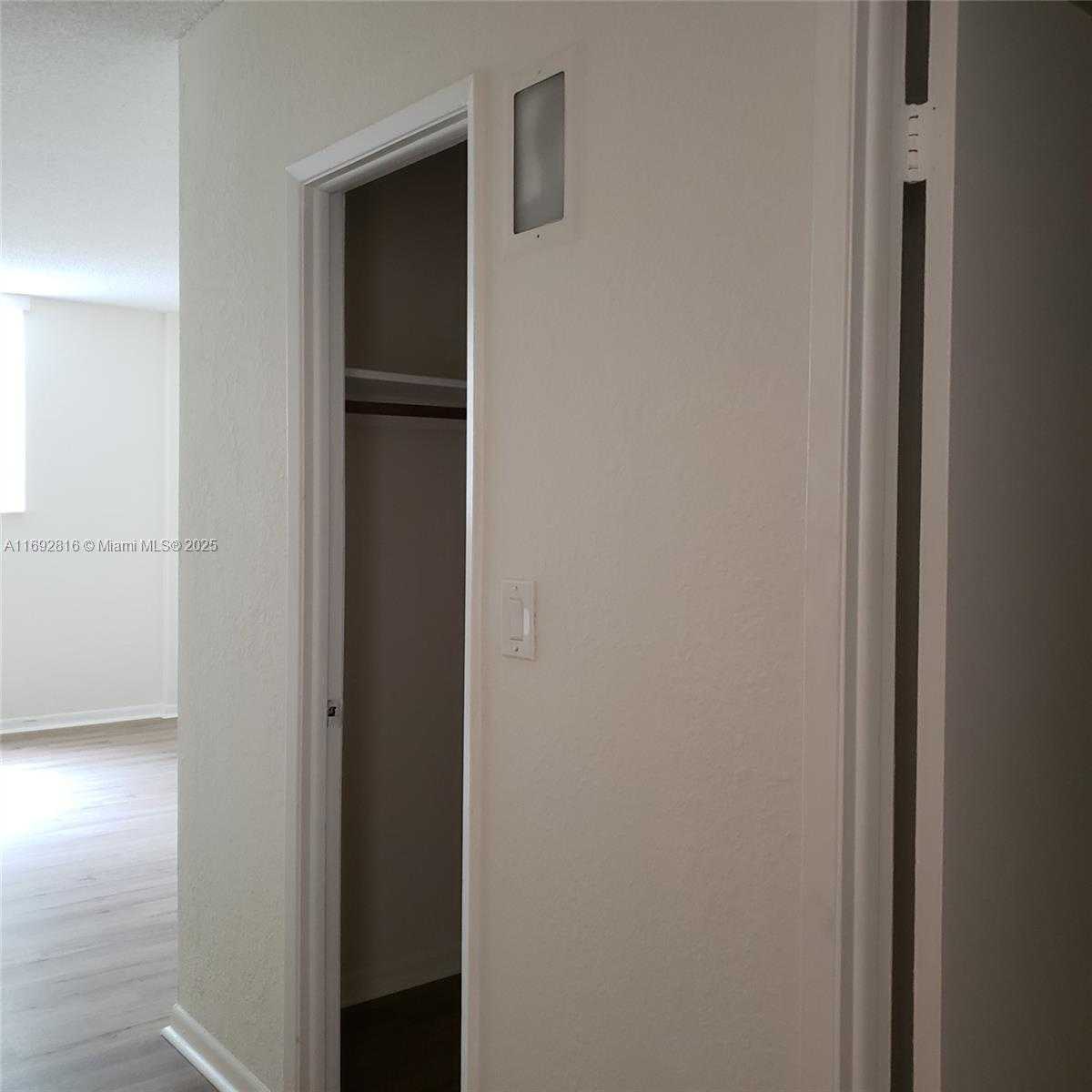 Small Image of 19380 COLLINS AVE #207, Sunny Isles Beach Number 4