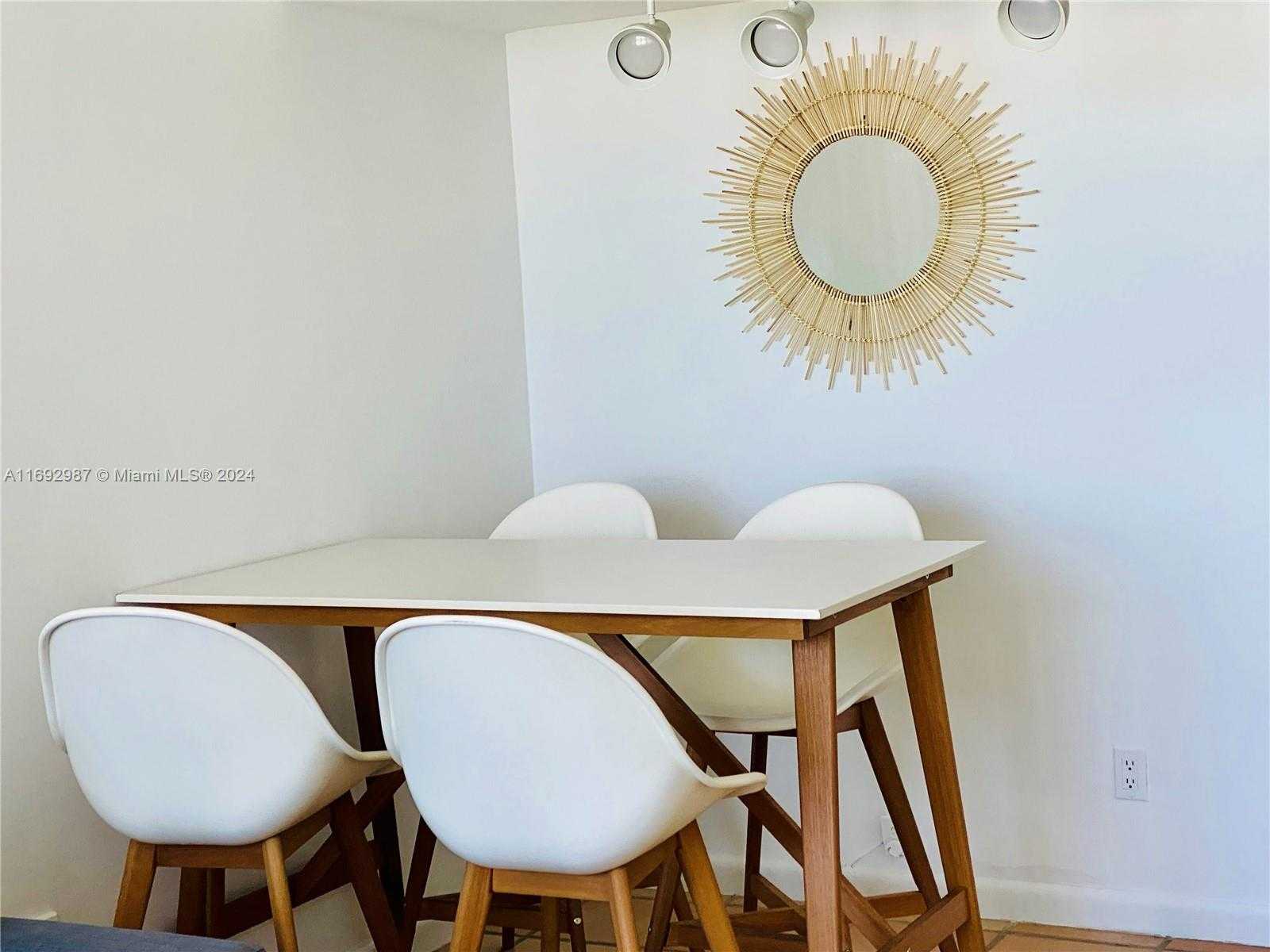 Small Image of 100 #1115, Miami Beach Number 3