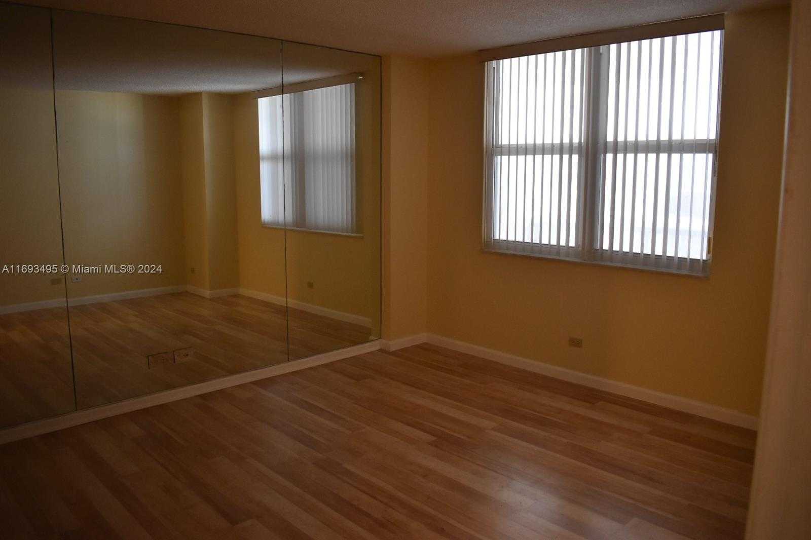 Small Image of 6039 COLLINS AVE #914, Miami Beach Number 15