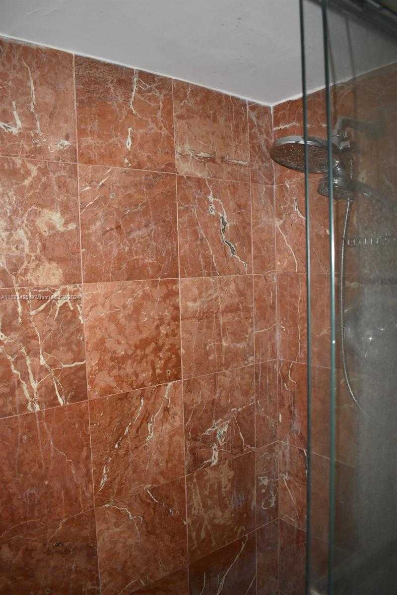 Small Image of 6039 COLLINS AVE #914, Miami Beach Number 16