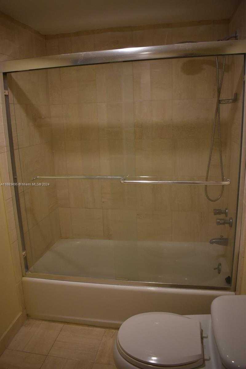Small Image of 6039 COLLINS AVE #914, Miami Beach Number 23